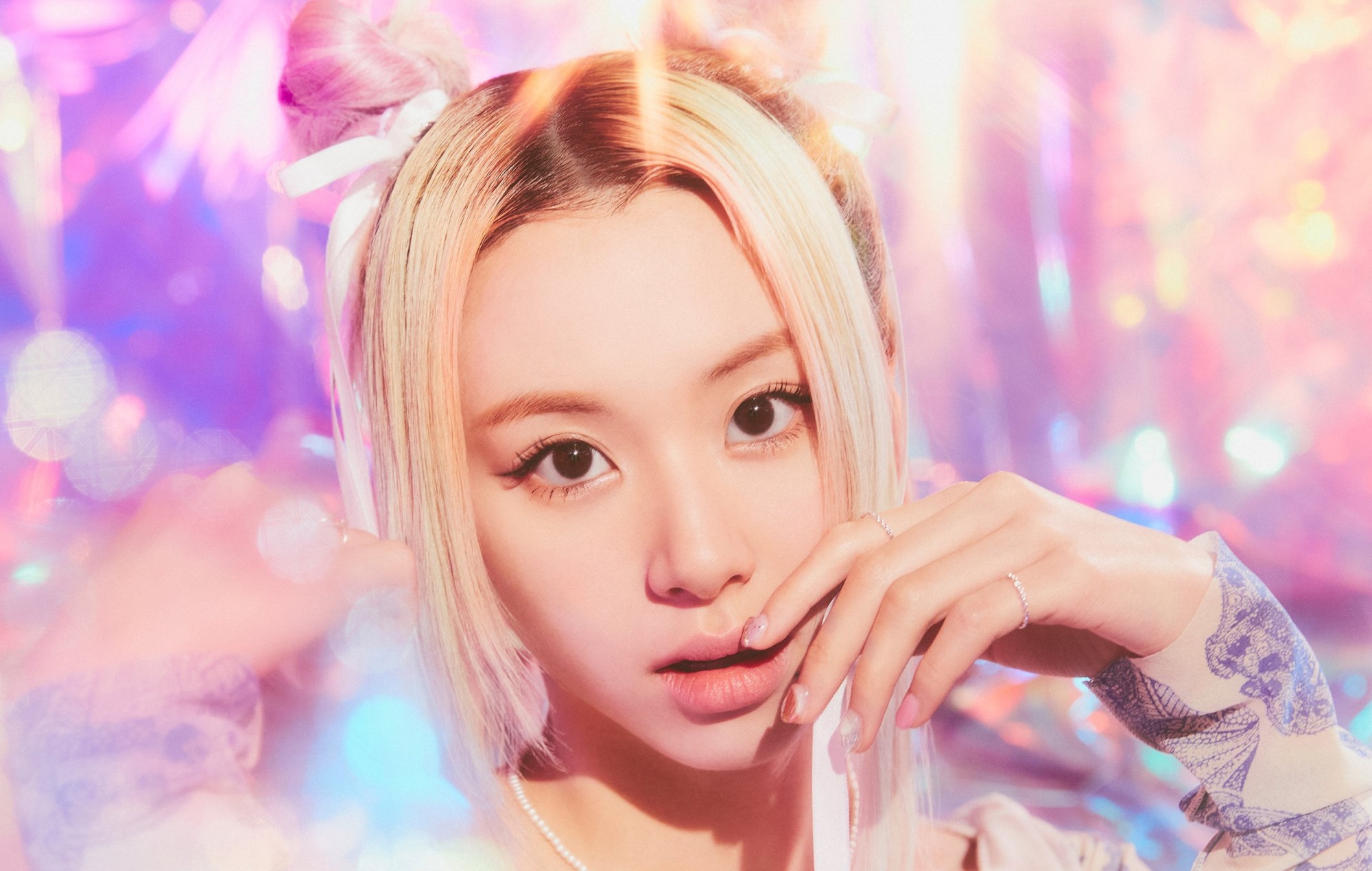 Chaeyoung de TWICE s'excuse d'avoir porté une chemise avec une croix gammée