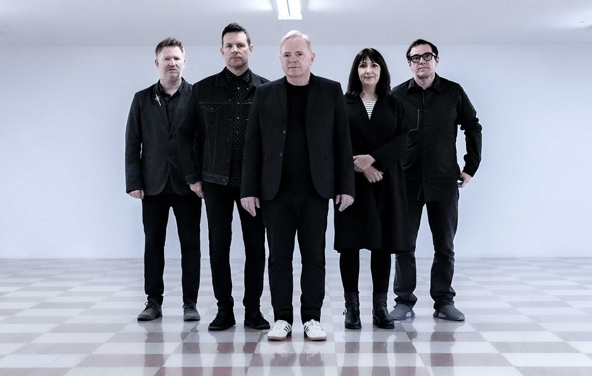 New Order célèbre les 40 ans du "lundi bleu" avec des produits spéciaux