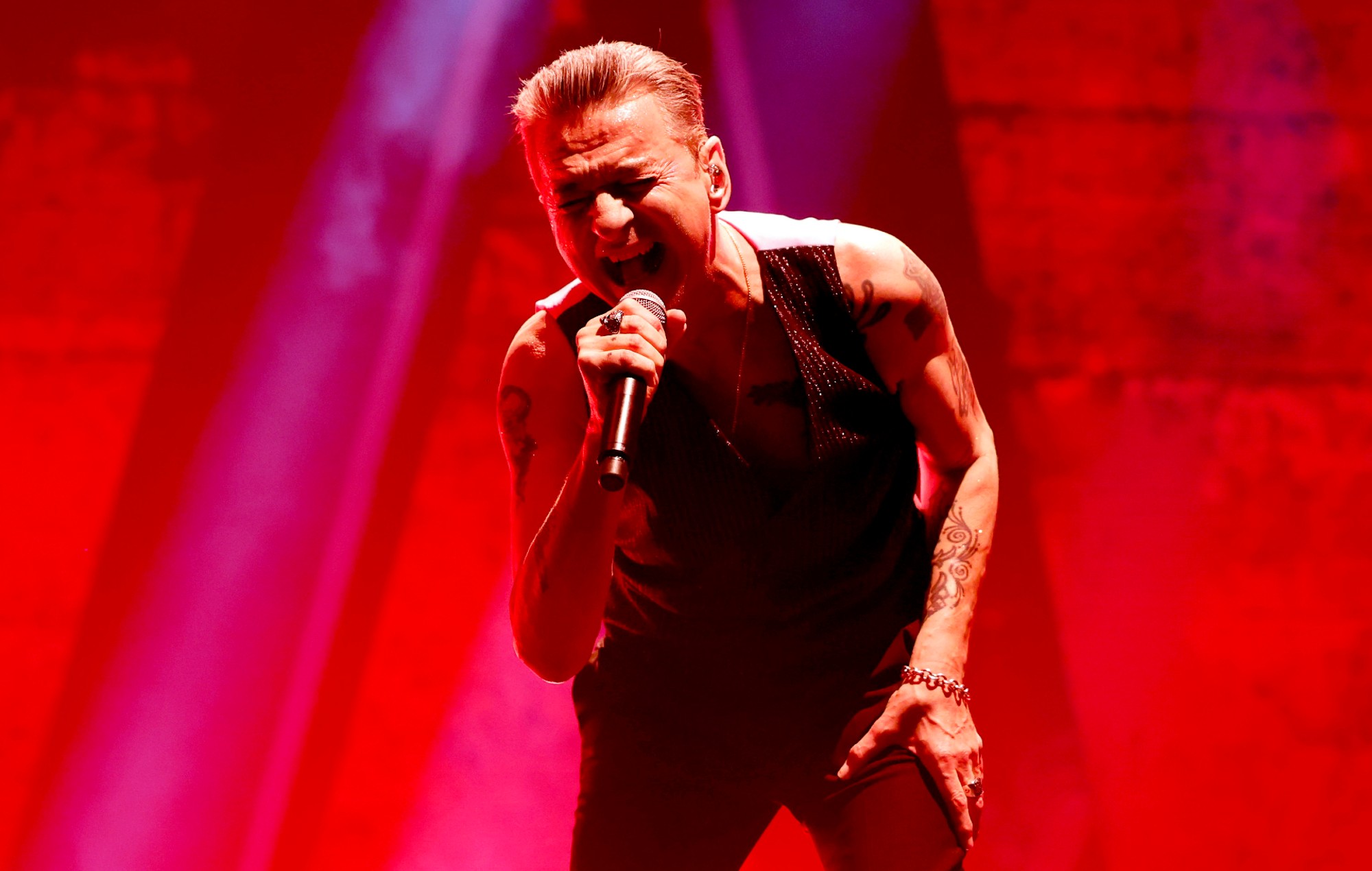 Regardez Depeche Mode jouer "Wagging Tongue" à la télévision française