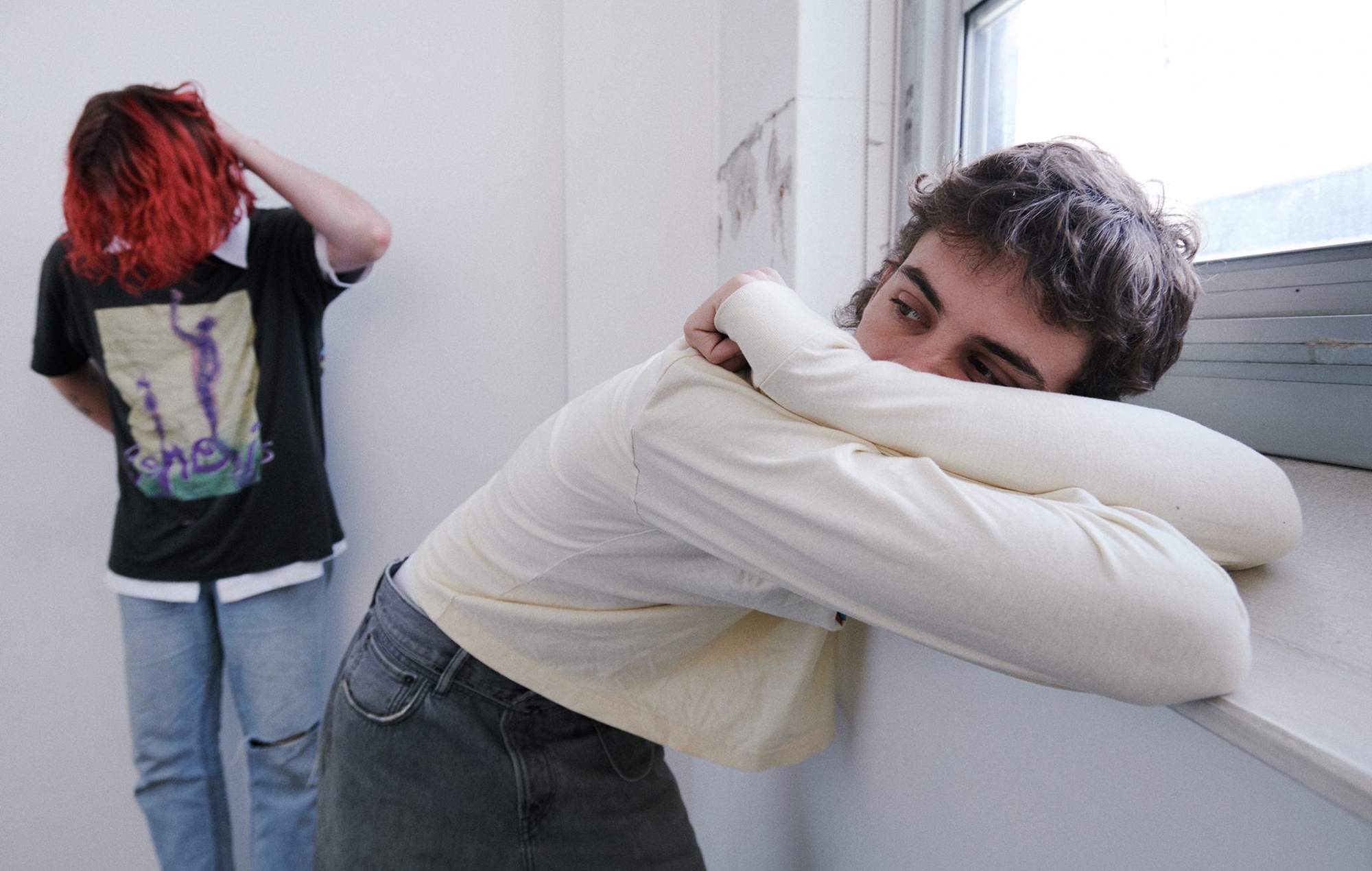 Royel Otis partage un nouveau single brillant, "Sofa King"