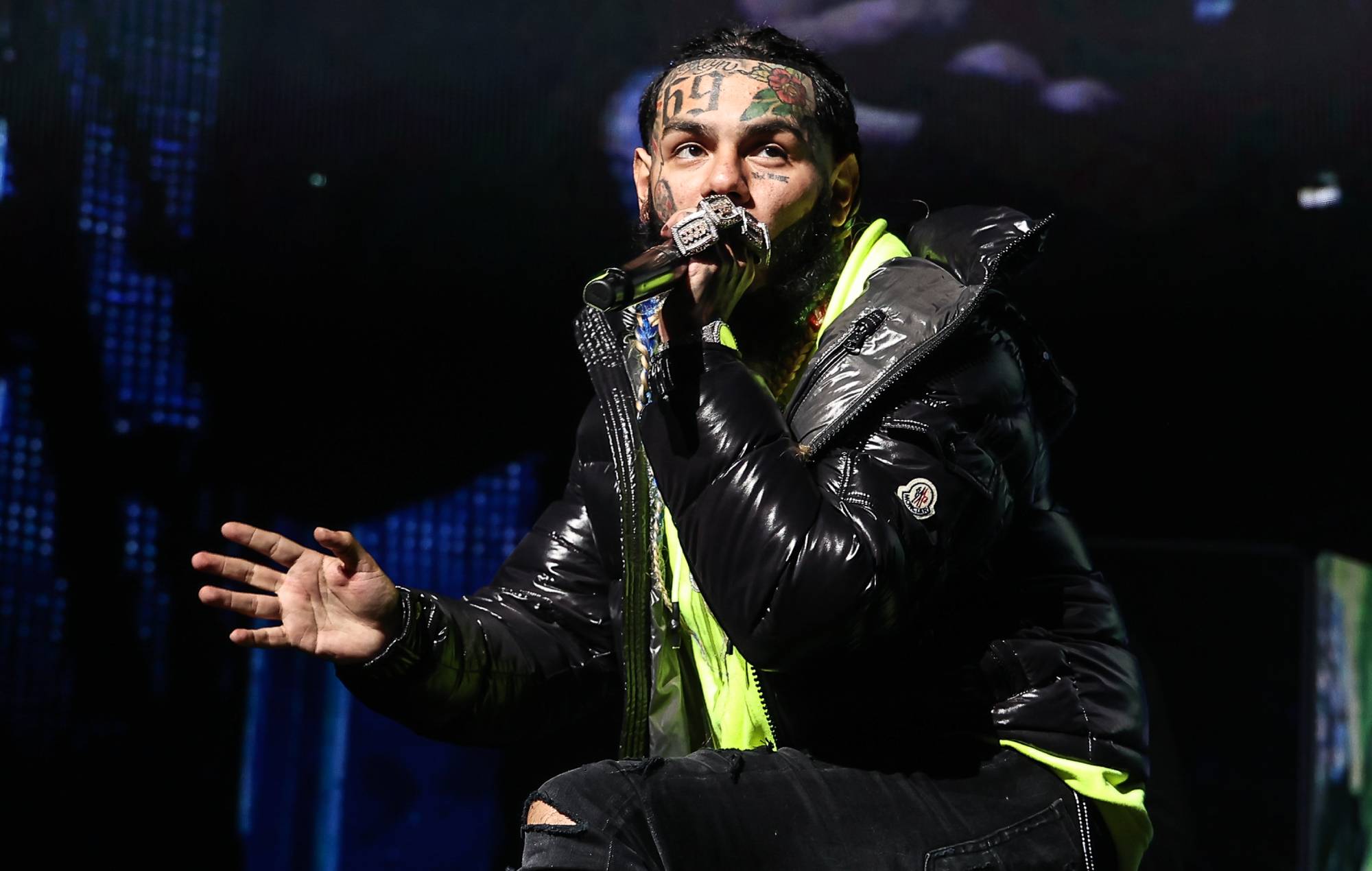 Trois hommes arrêtés pour l'agression de Tekashi 6ix9ine dans un gymnase en Floride