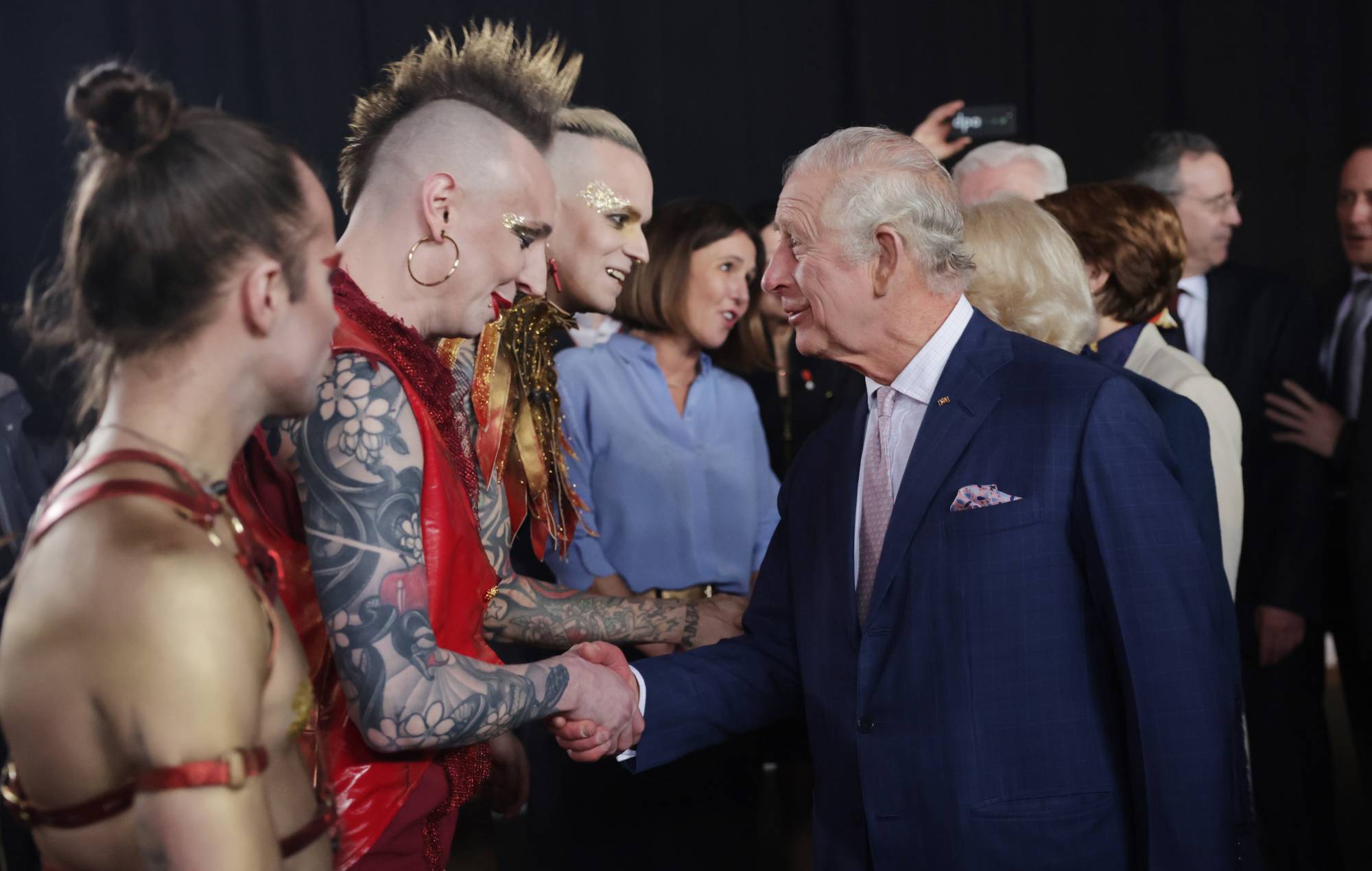 Le roi Charles et Camilla accueillis par le groupe de métal allemand de l'Eurovision lors d'une visite d'État