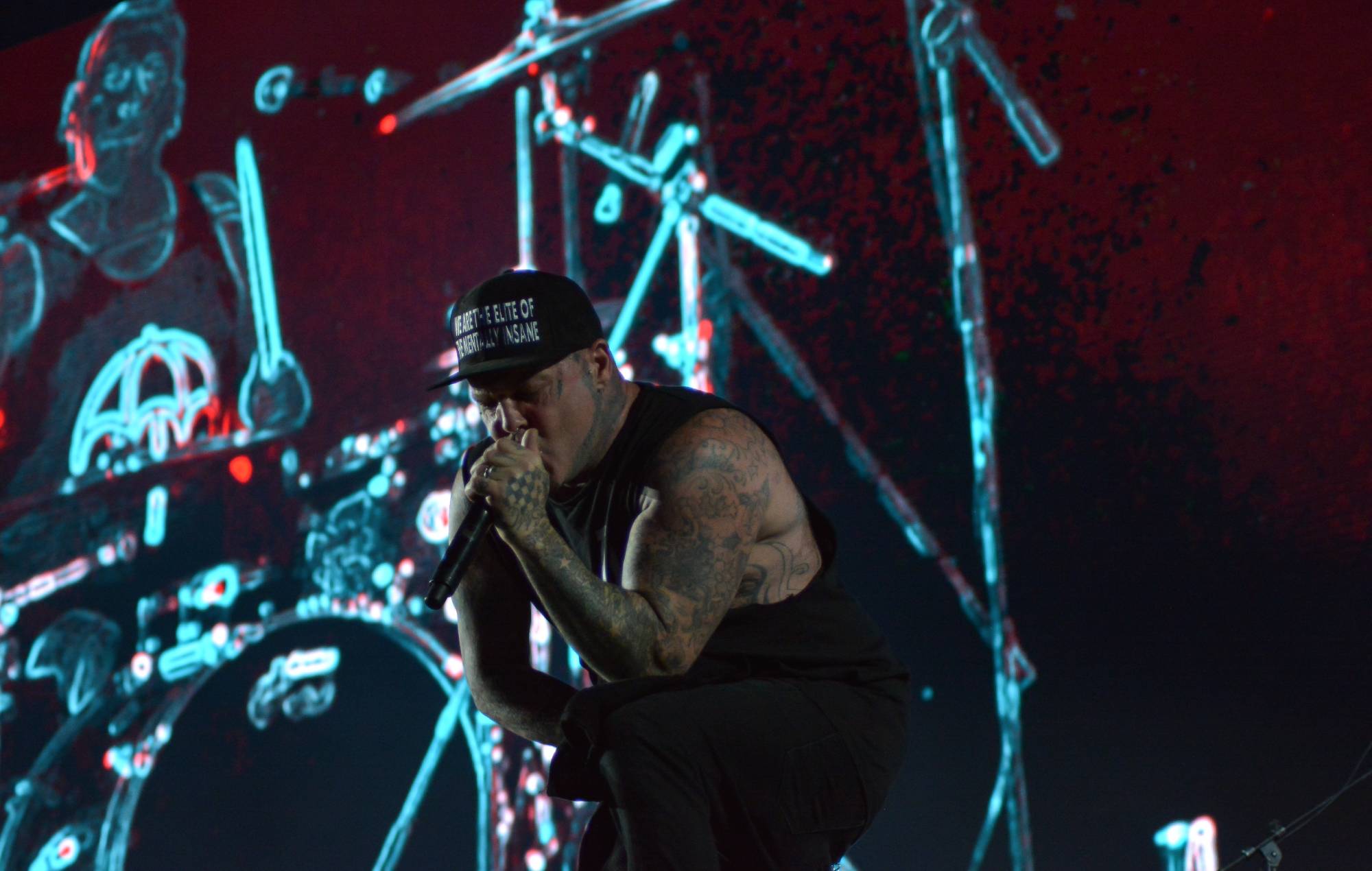 Les chanteurs de Crazy Town filmés en train de se battre après une dispute sur scène