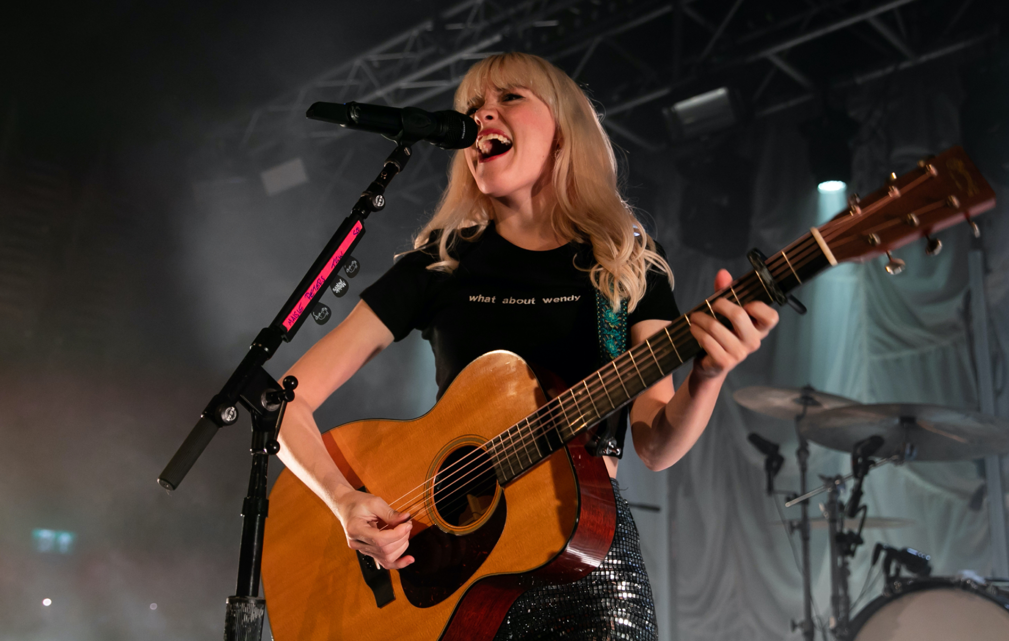 Maisie Peters annonce la tournée britannique "Road To Wembley" en 2023