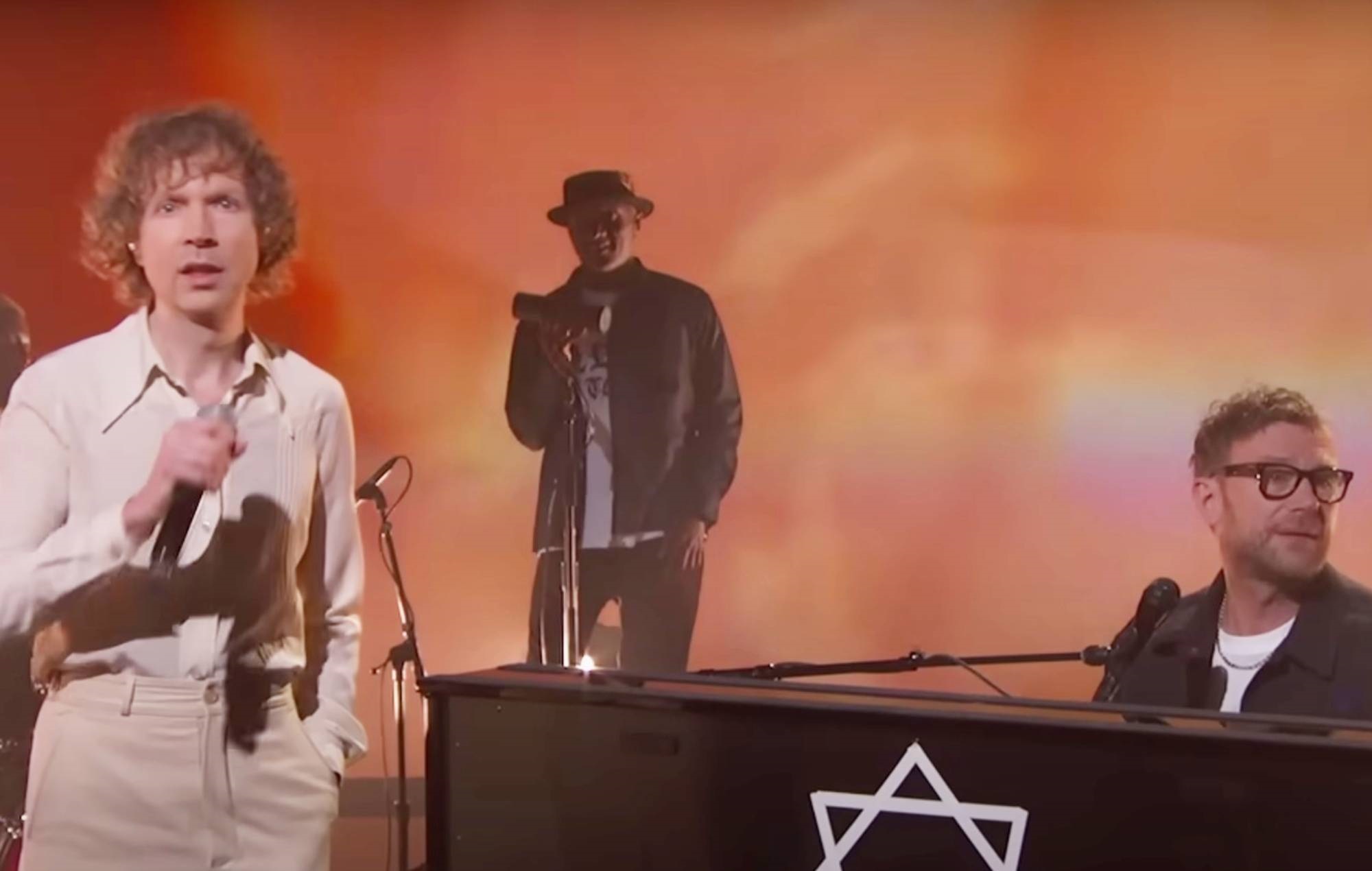 Regardez Beck interpréter "Possession Island" avec Gorillaz sur "Jimmy Kimmel Live"
