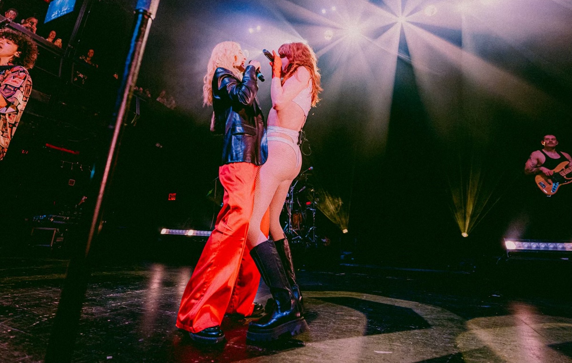 Regardez Lorde rejoindre MUNA pour interpréter "Silk Chiffon" à New York