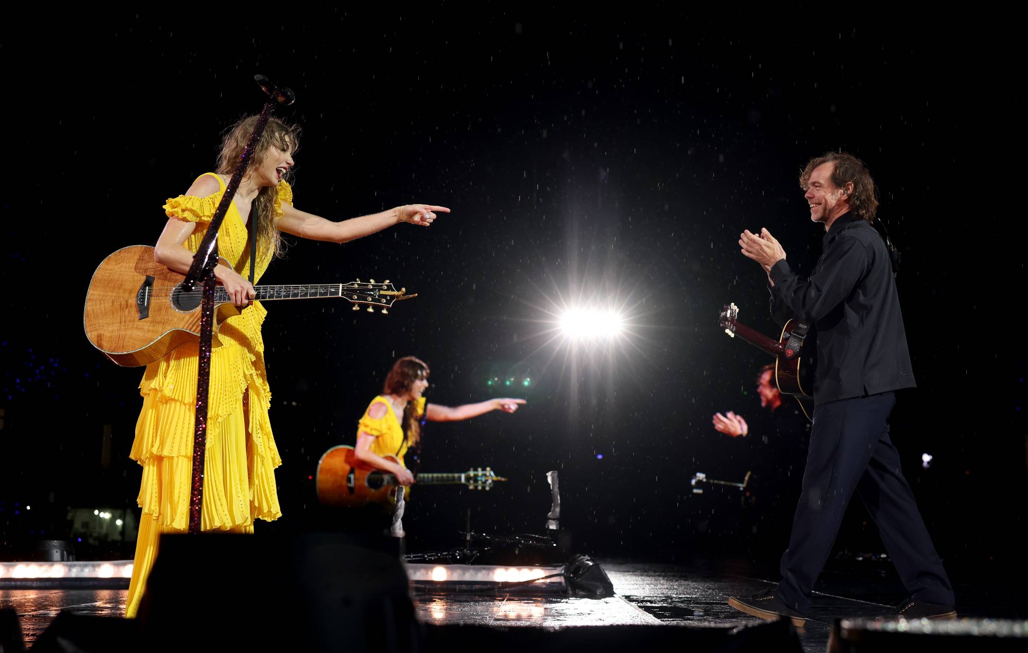 Taylor Swift et Aaron Dessner font leurs débuts en direct avec "Would've, Could've, Should've"