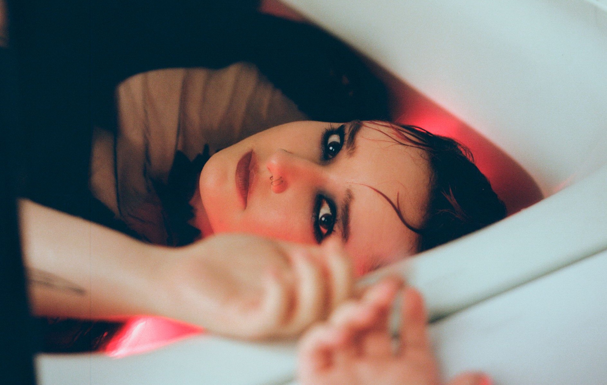 un artiste qui trouve fermement et en toute confiance ses marques