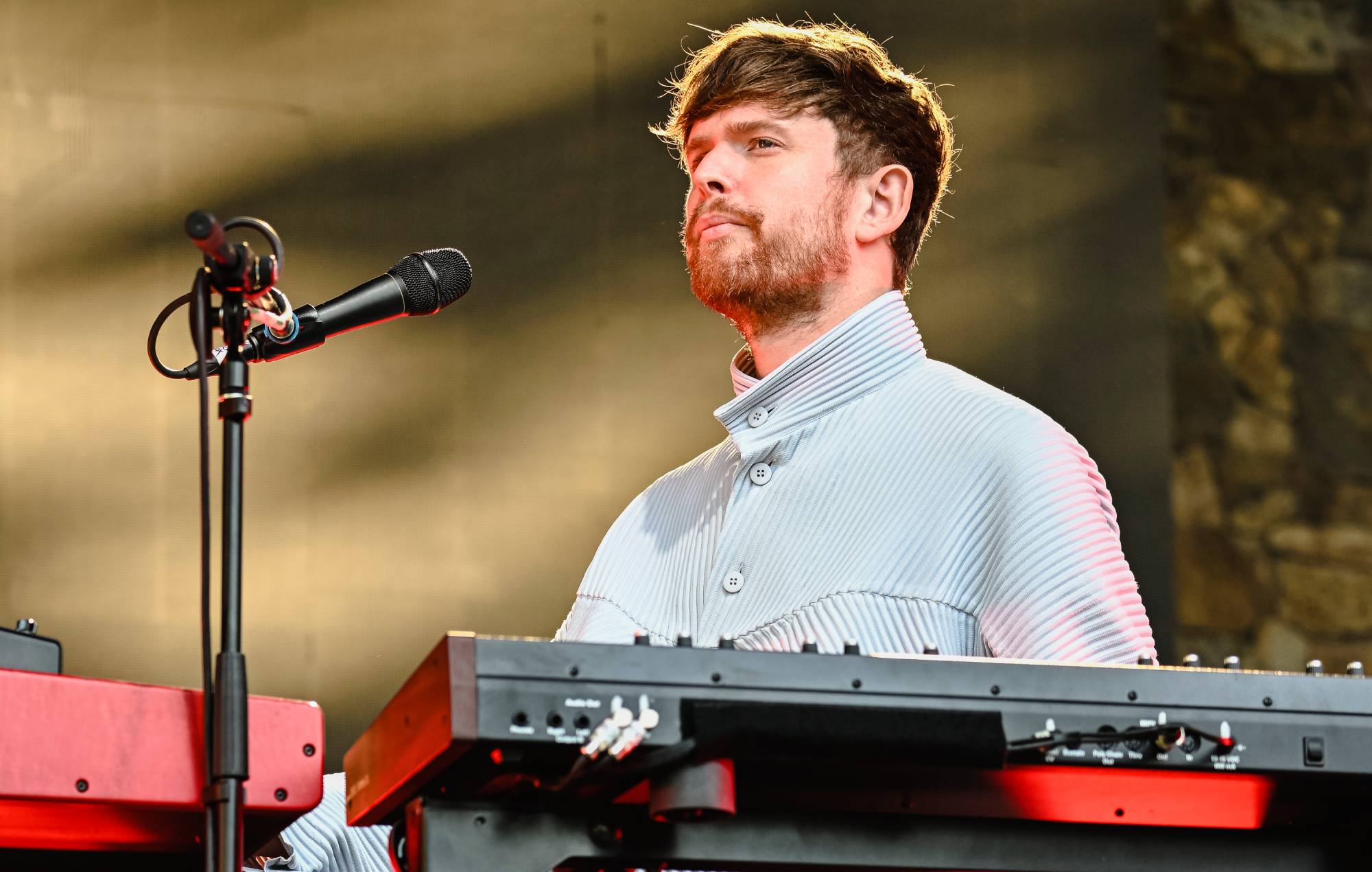 James Blake annonce l'album 'Playing Robots Into Heaven' et partage un nouveau single