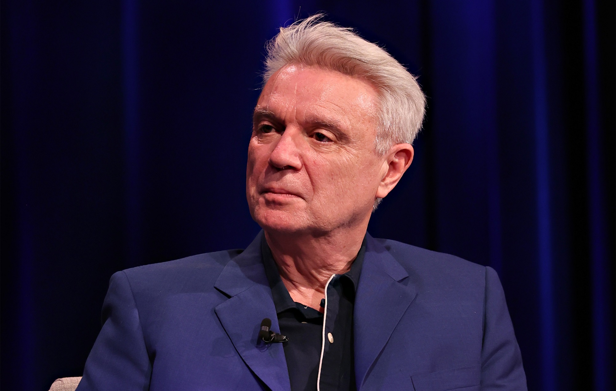 David Byrne conclut un accord d'embauche pour la comédie musicale "Here Lies Love" de Broadway