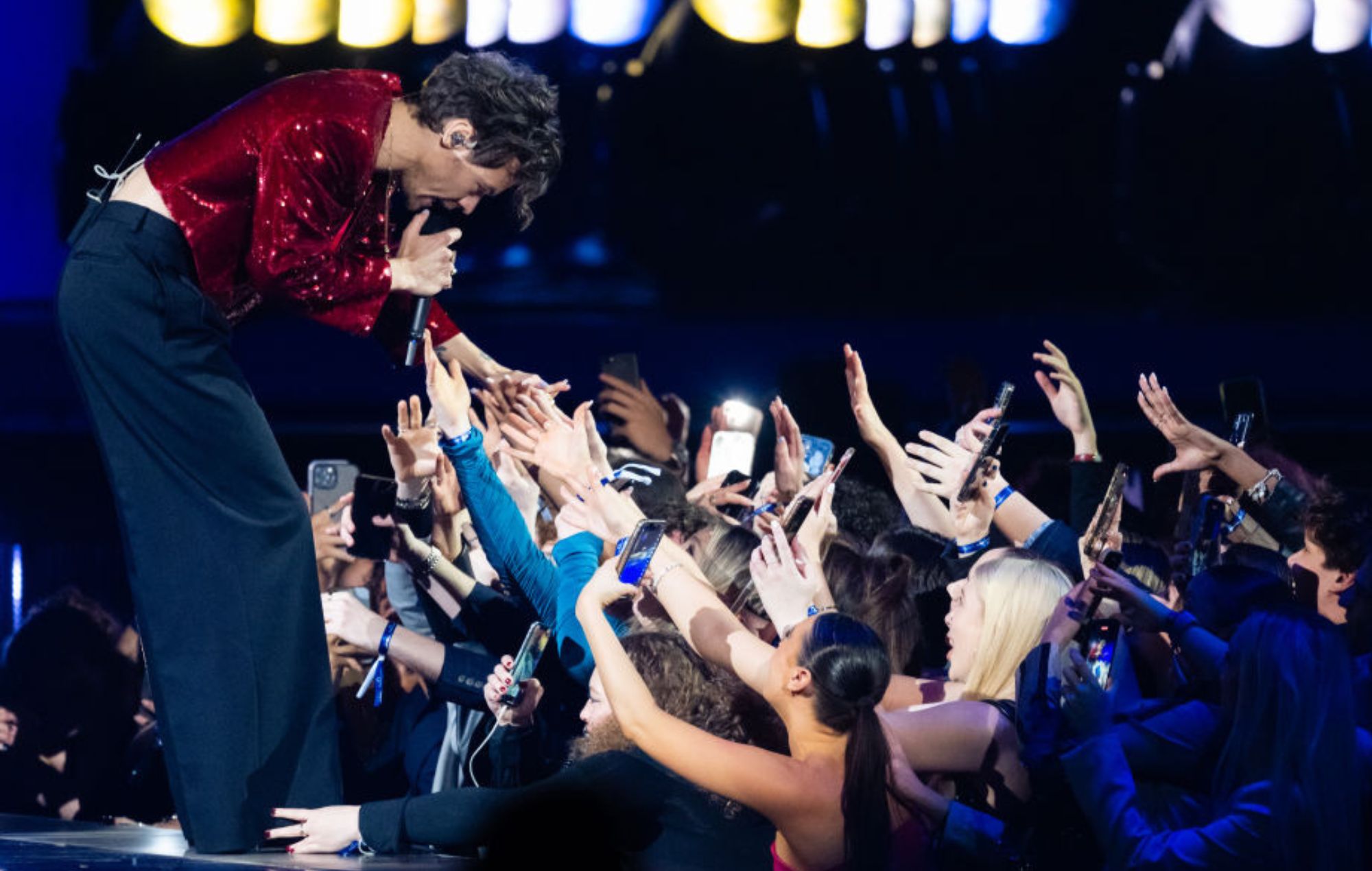 Regardez Harry Styles prononcer un discours émouvant lors de la dernière nuit de sa tournée mondiale