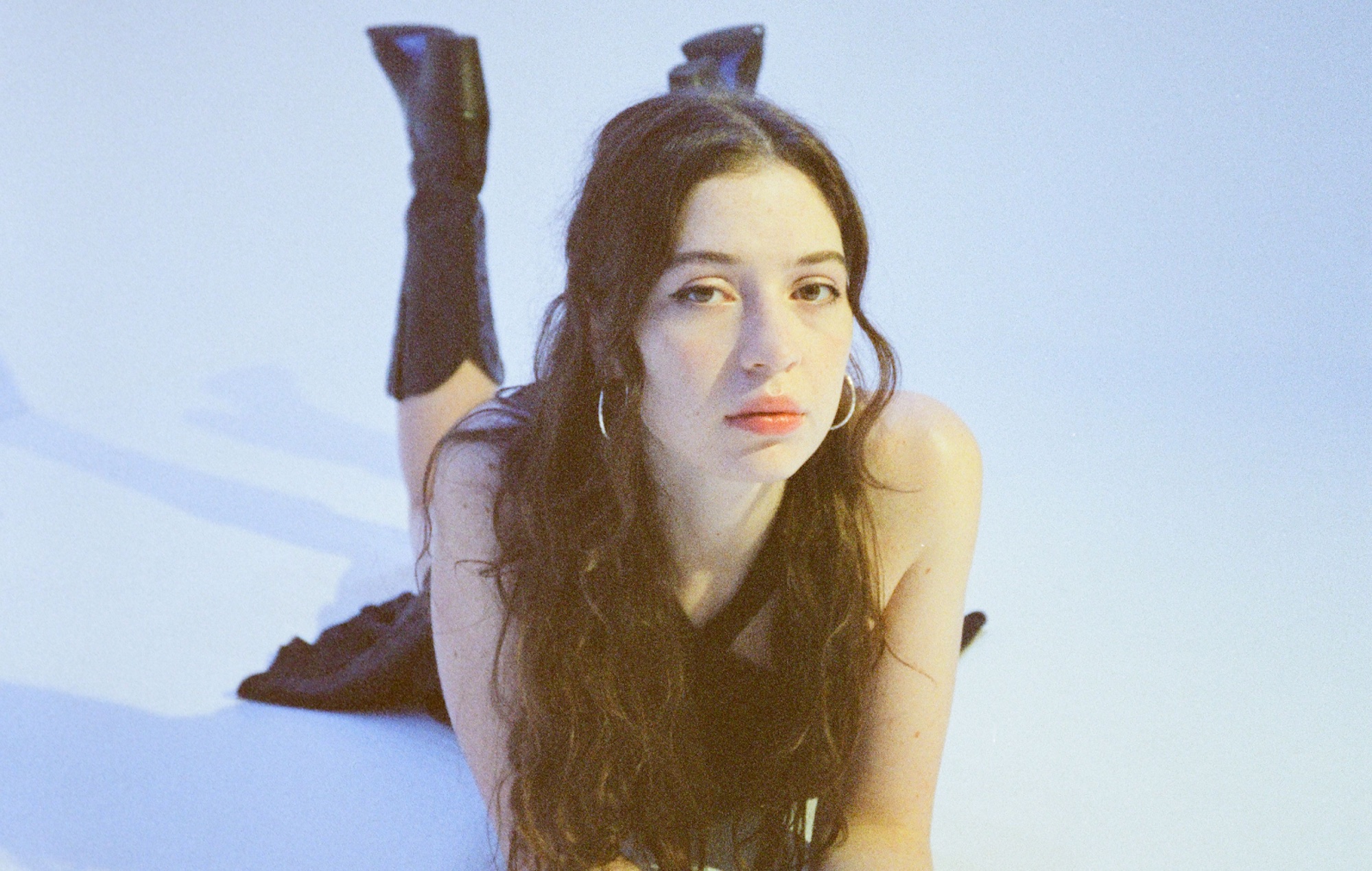 Alaska Reid - Critique de 'Disenchanter': Pays de rêve de pop d'un autre monde assisté par AG Cook