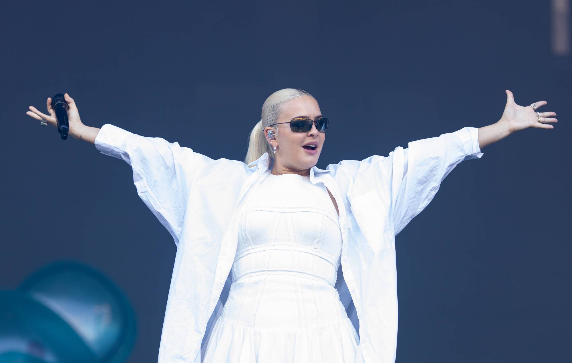 Nouveau single d'Anne-Marie 'TRAINWRECK' inspiré de "relation toxique"