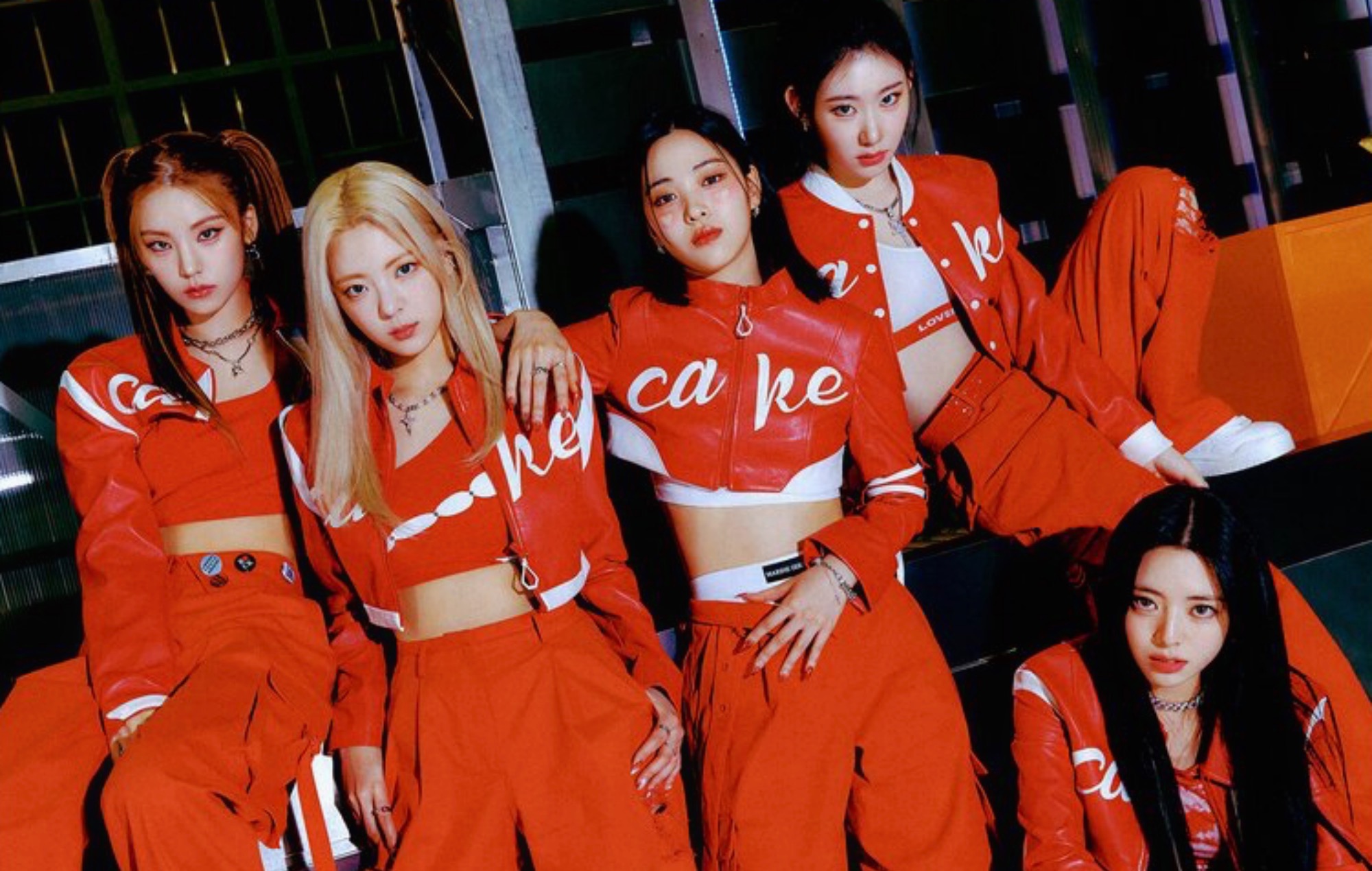 Regardez le nouveau clip d'ITZY pour "Cake" ici