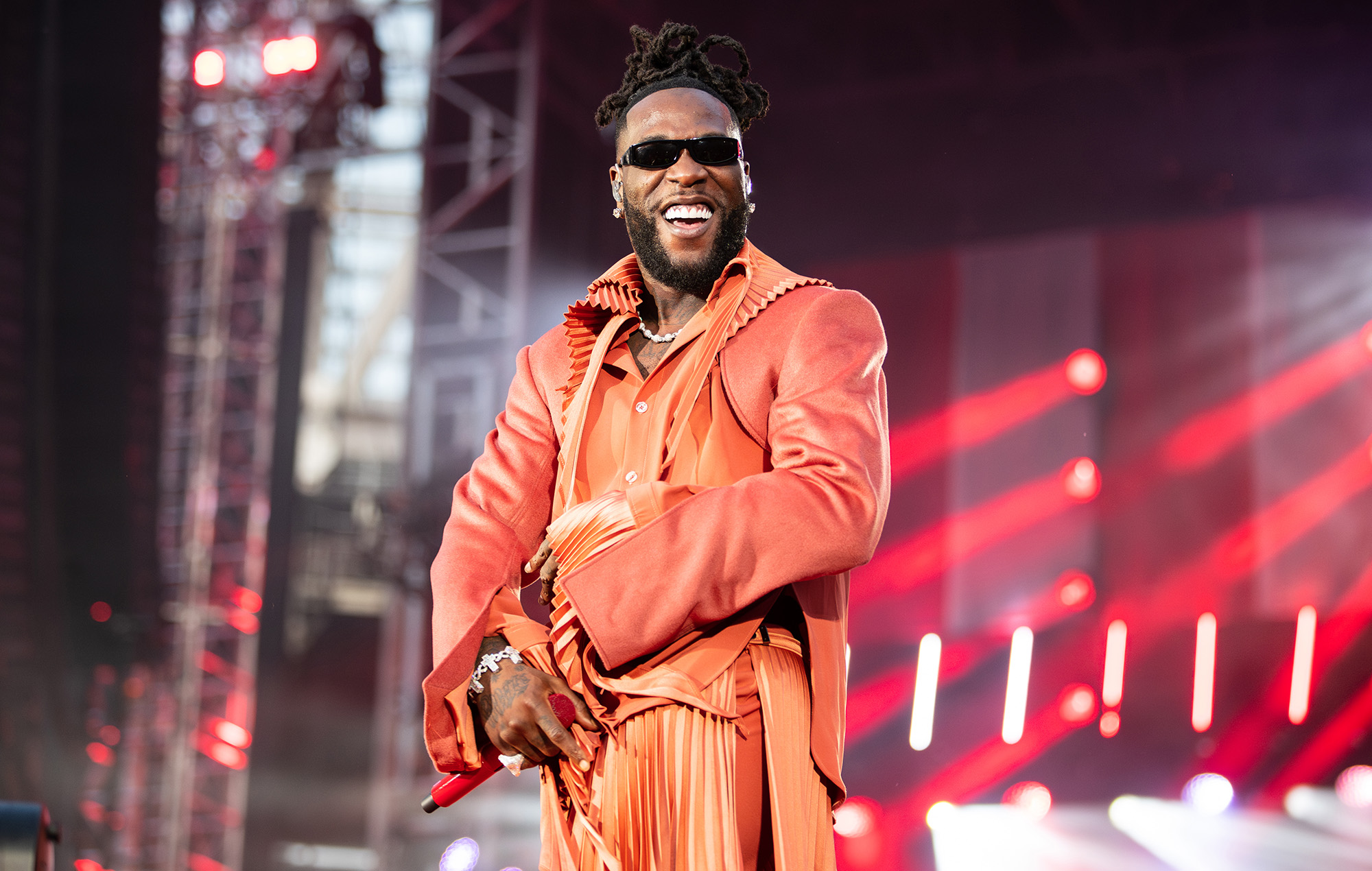 Burna Boy - Critique de « Je leur ai dit » : African Giant remporte un tour de victoire bien mérité
