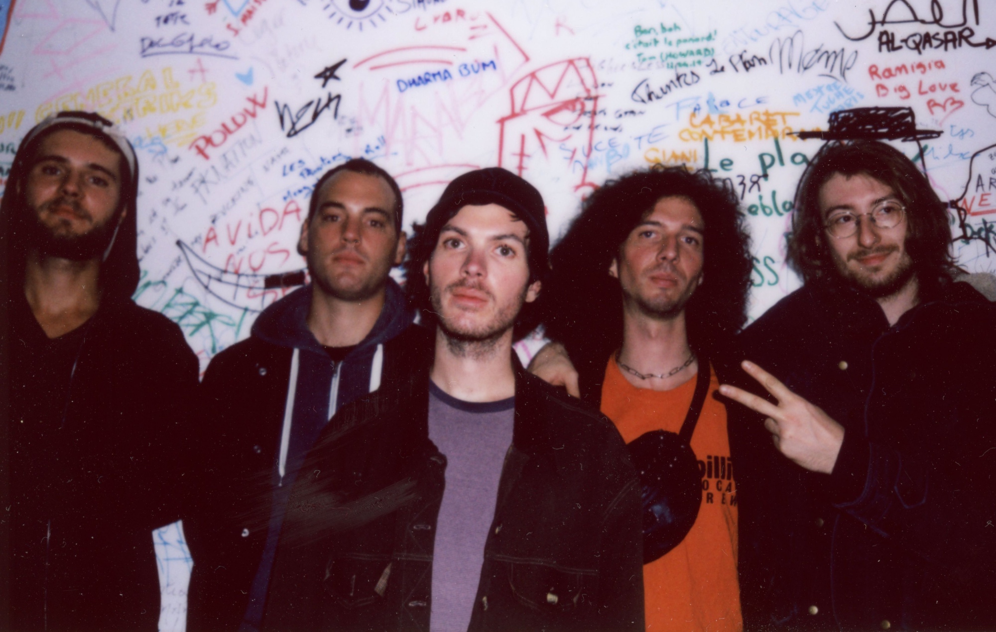 Unschooling – Revue de « New World Artifacts » : un vacarme bruyant, glorieux et indiscipliné