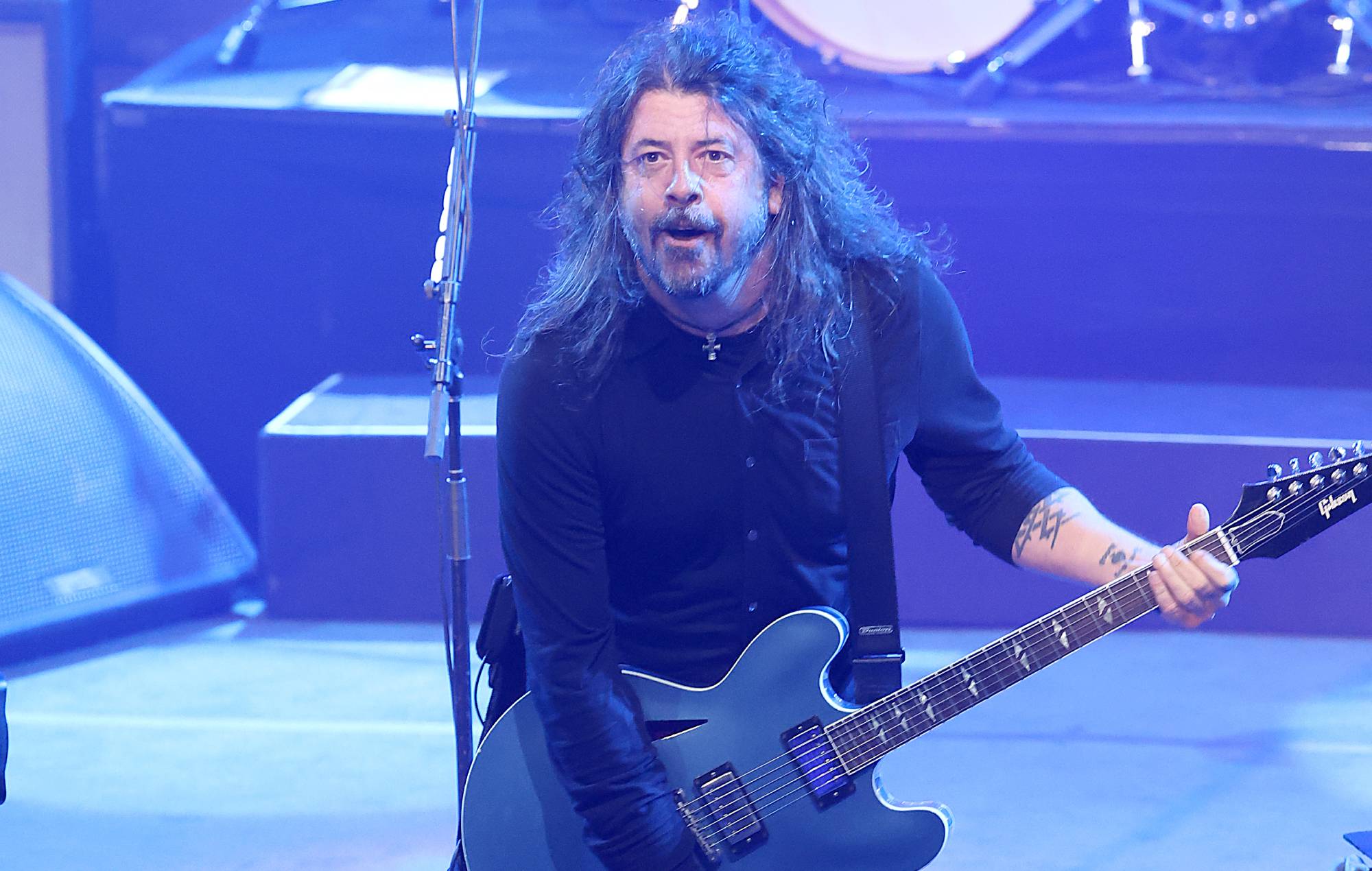 Dave Grohl nourrit les sans-abri pendant un jour de congé lors de la tournée des Foo Fighters en Australie