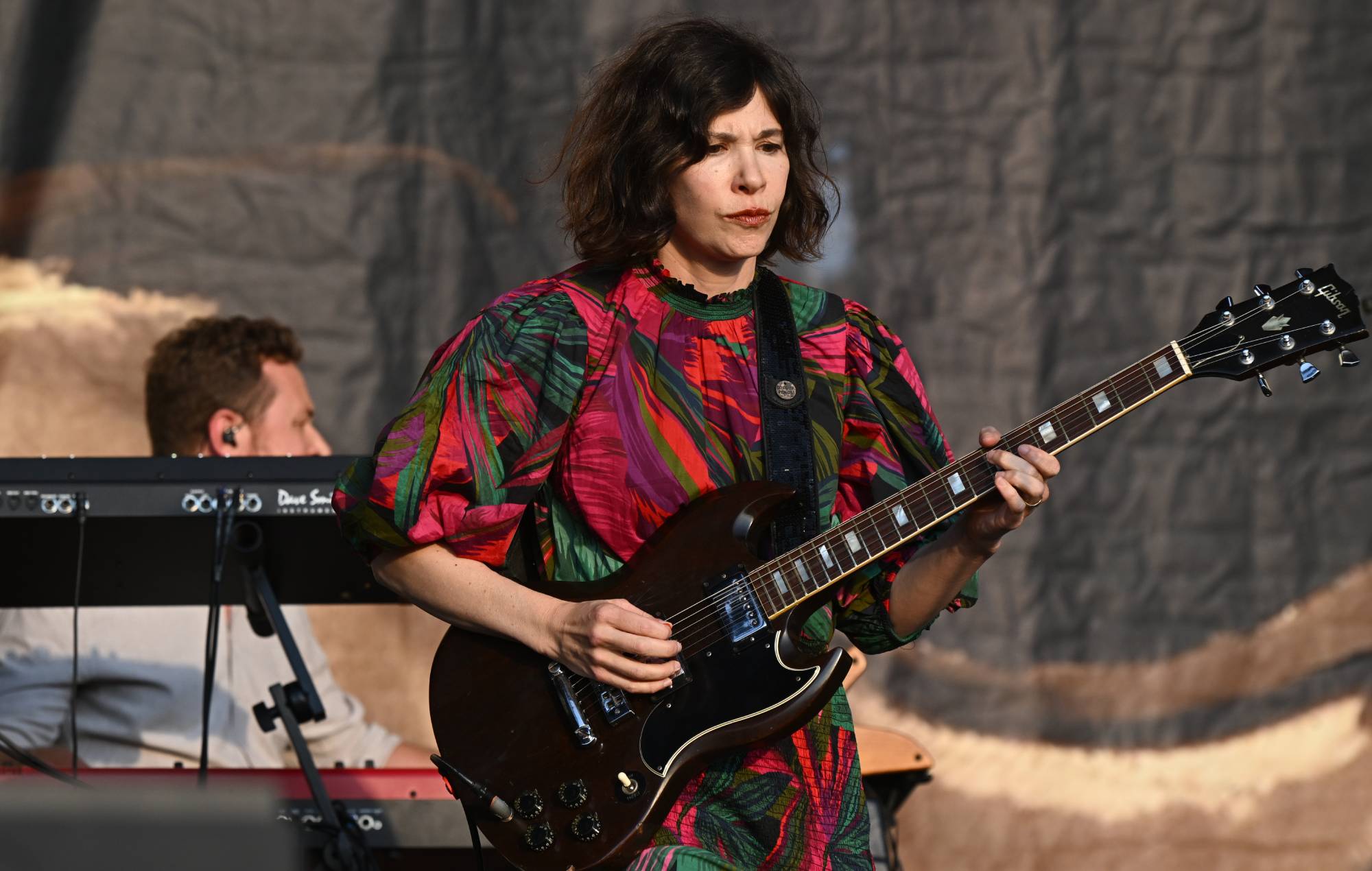 Carrie Brownstein de Sleater-Kinney explique comment le chagrin a influencé le nouvel album "Little Rope"