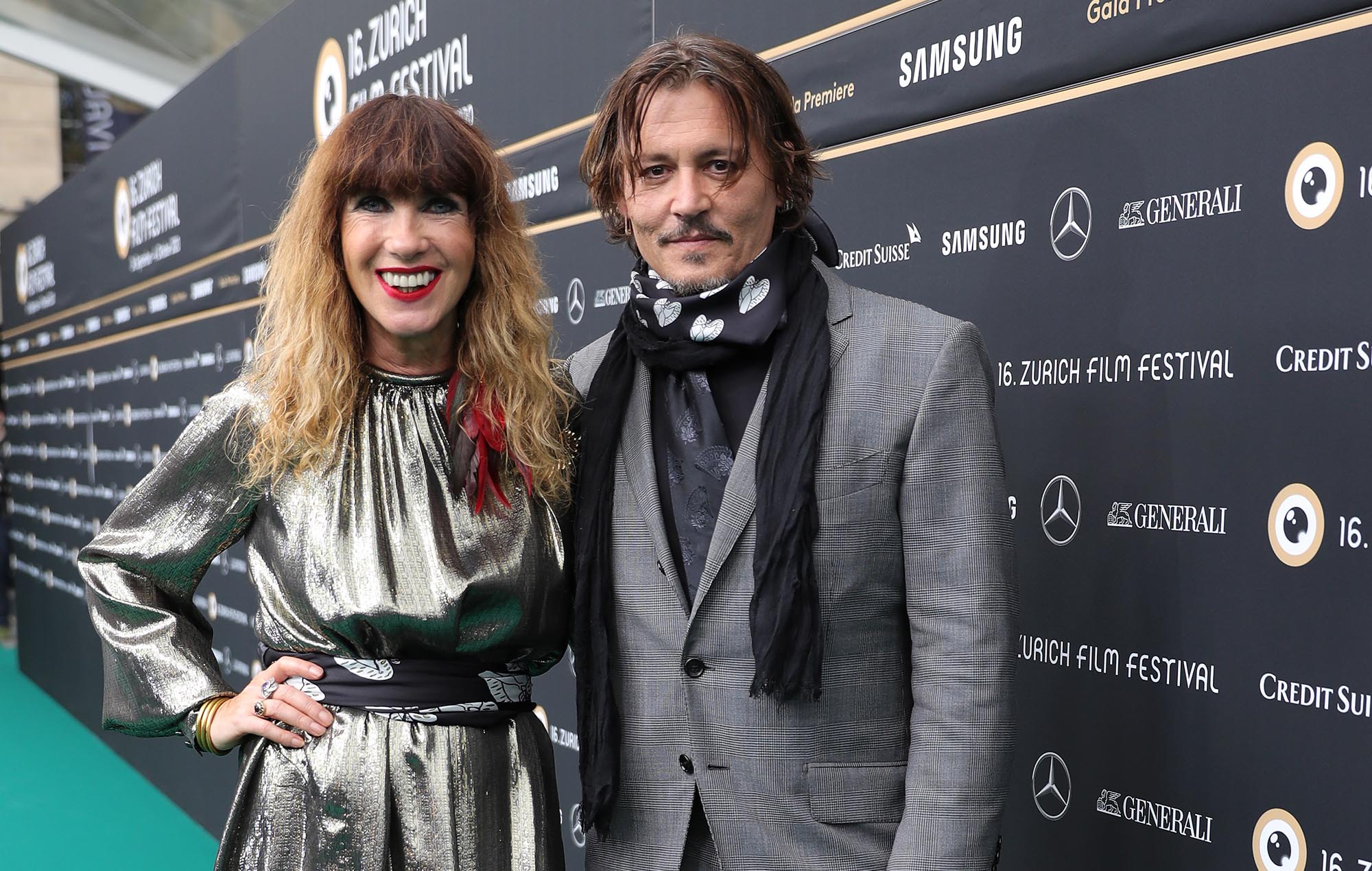 La veuve de Shane MacGowan remercie Johnny Depp de "la tour de force"