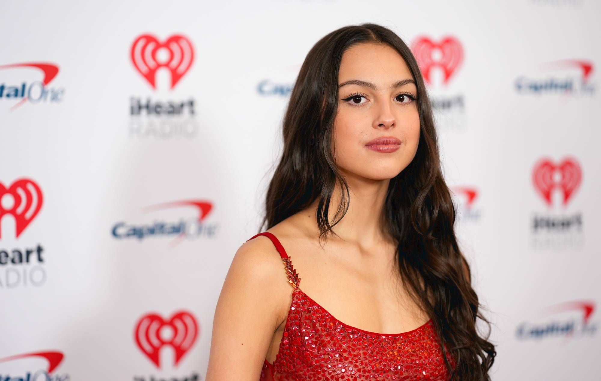 Olivia Rodrigo parle de "dépasser ses vieilles chansons" et d'inspirer "Goldwing" de Billie Eilish