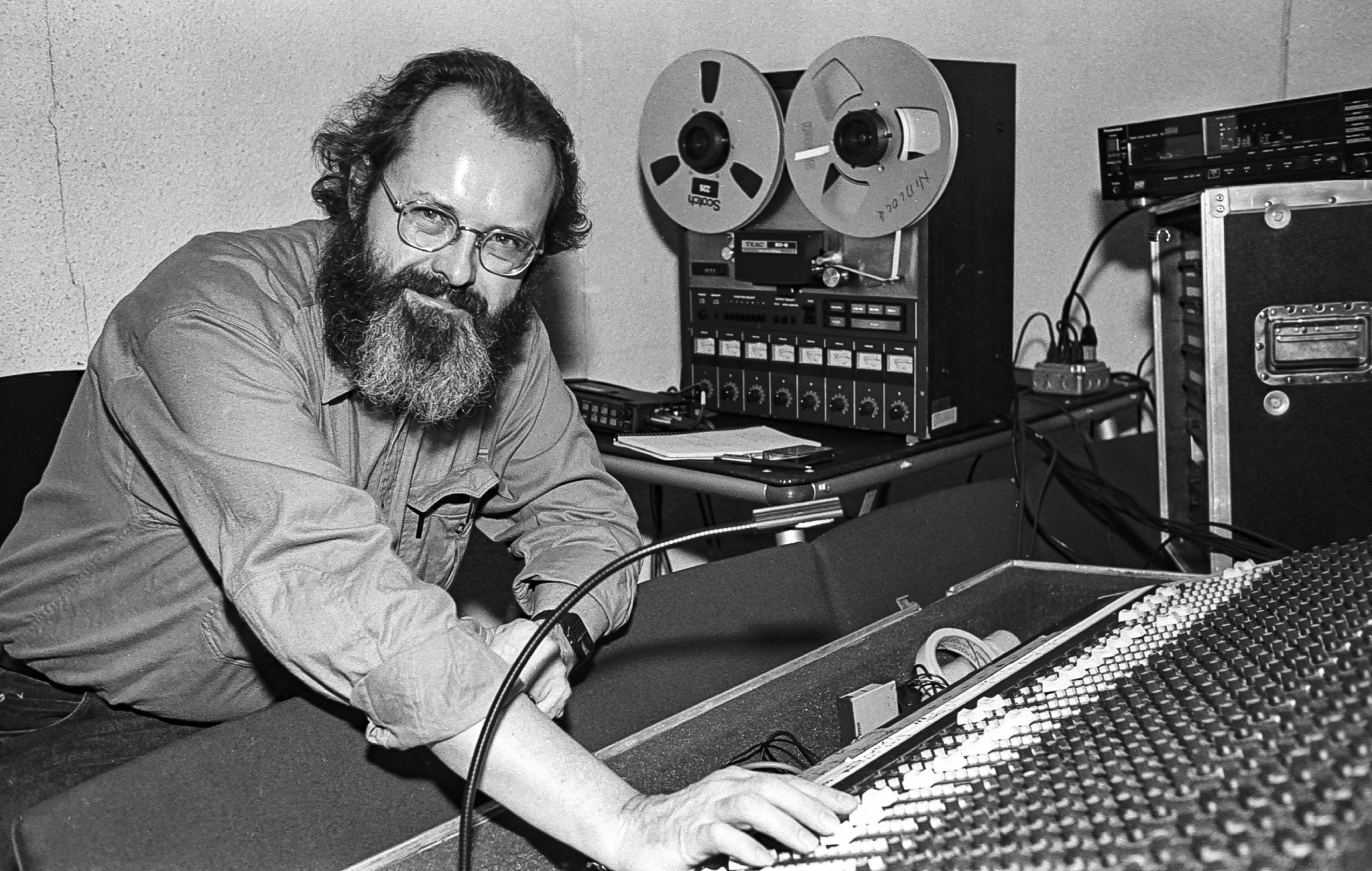 Décès du légendaire compositeur et cinéaste d'avant-garde Phill Niblock