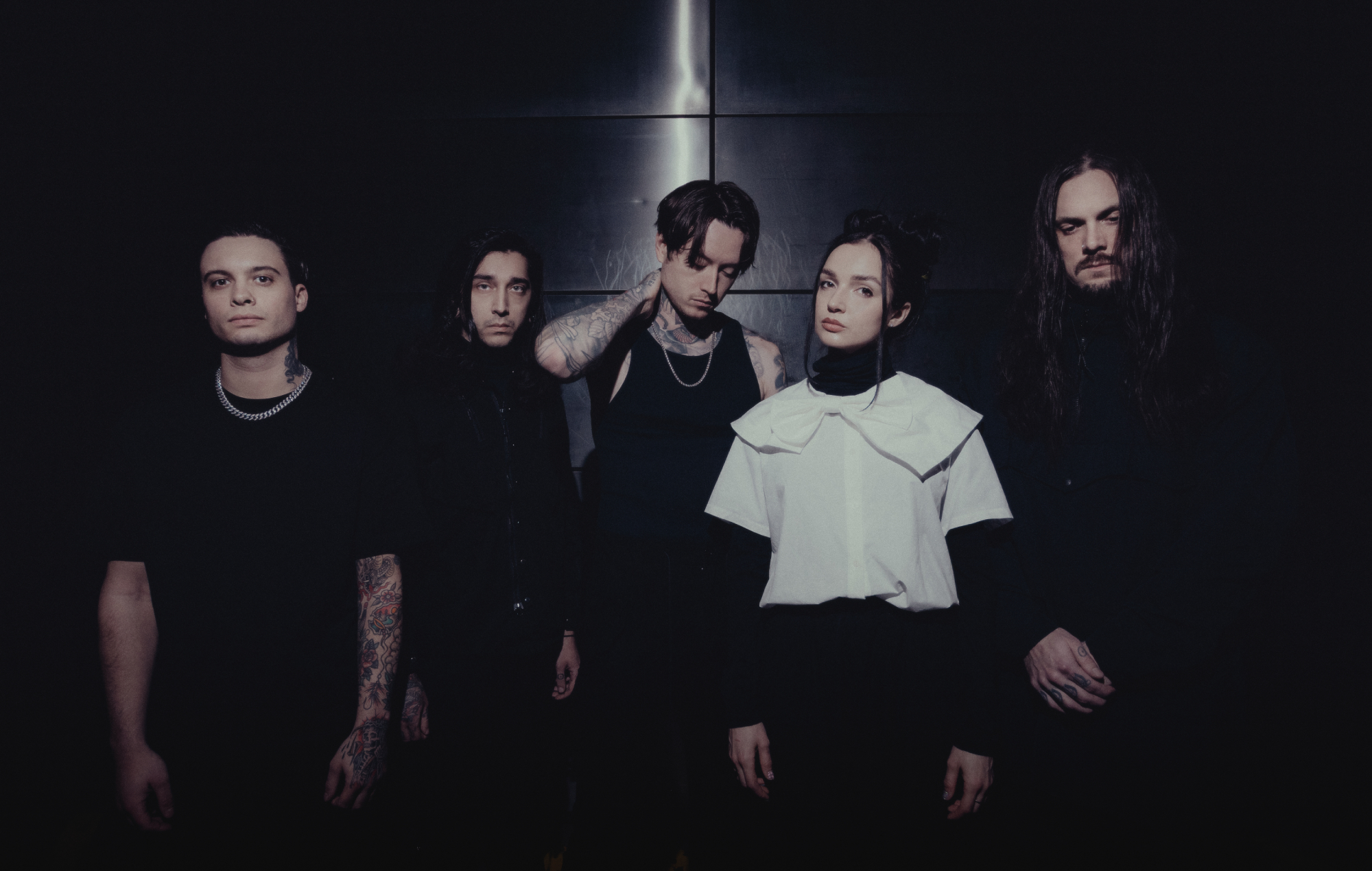 Écoutez « VAN », la nouvelle collaboration à indice d'octane élevé de Bad Omens et Poppy
