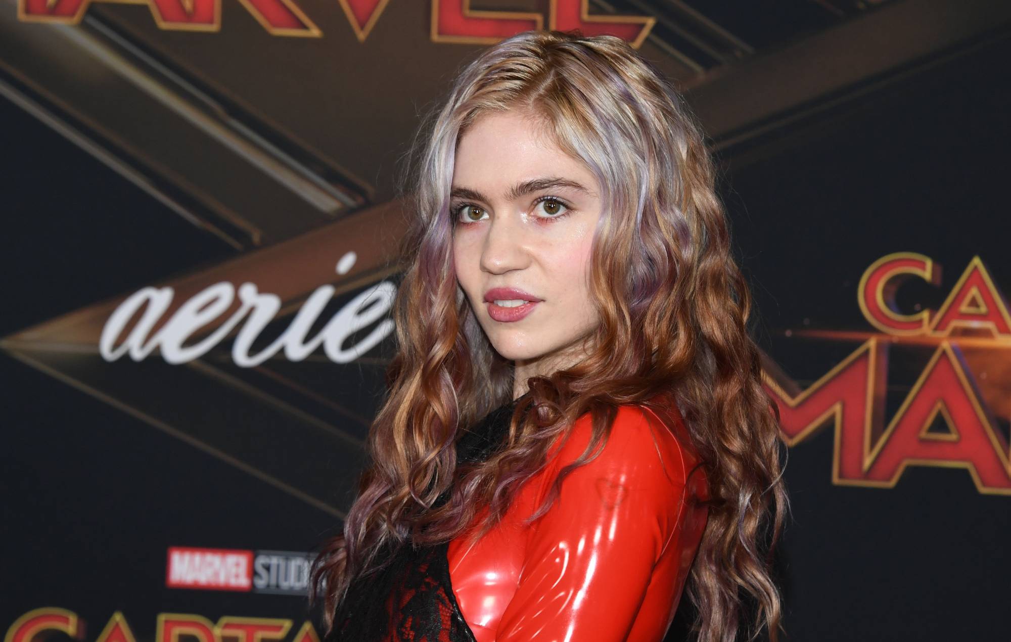 Grimes partage un nouveau teaser musical du studio