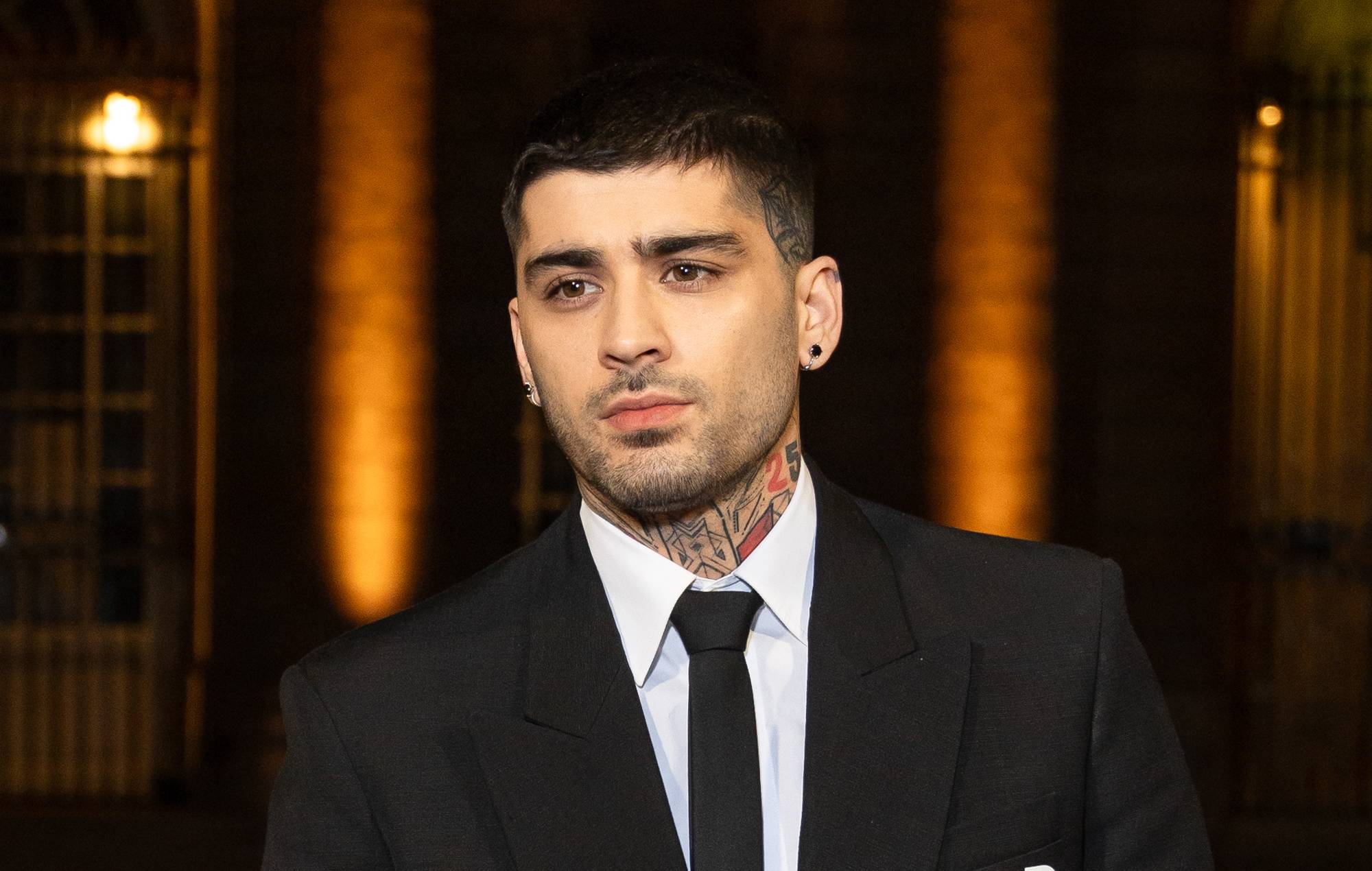 Zayn Malik dit qu'il va "bien" après que son pied ait été écrasé par une voiture