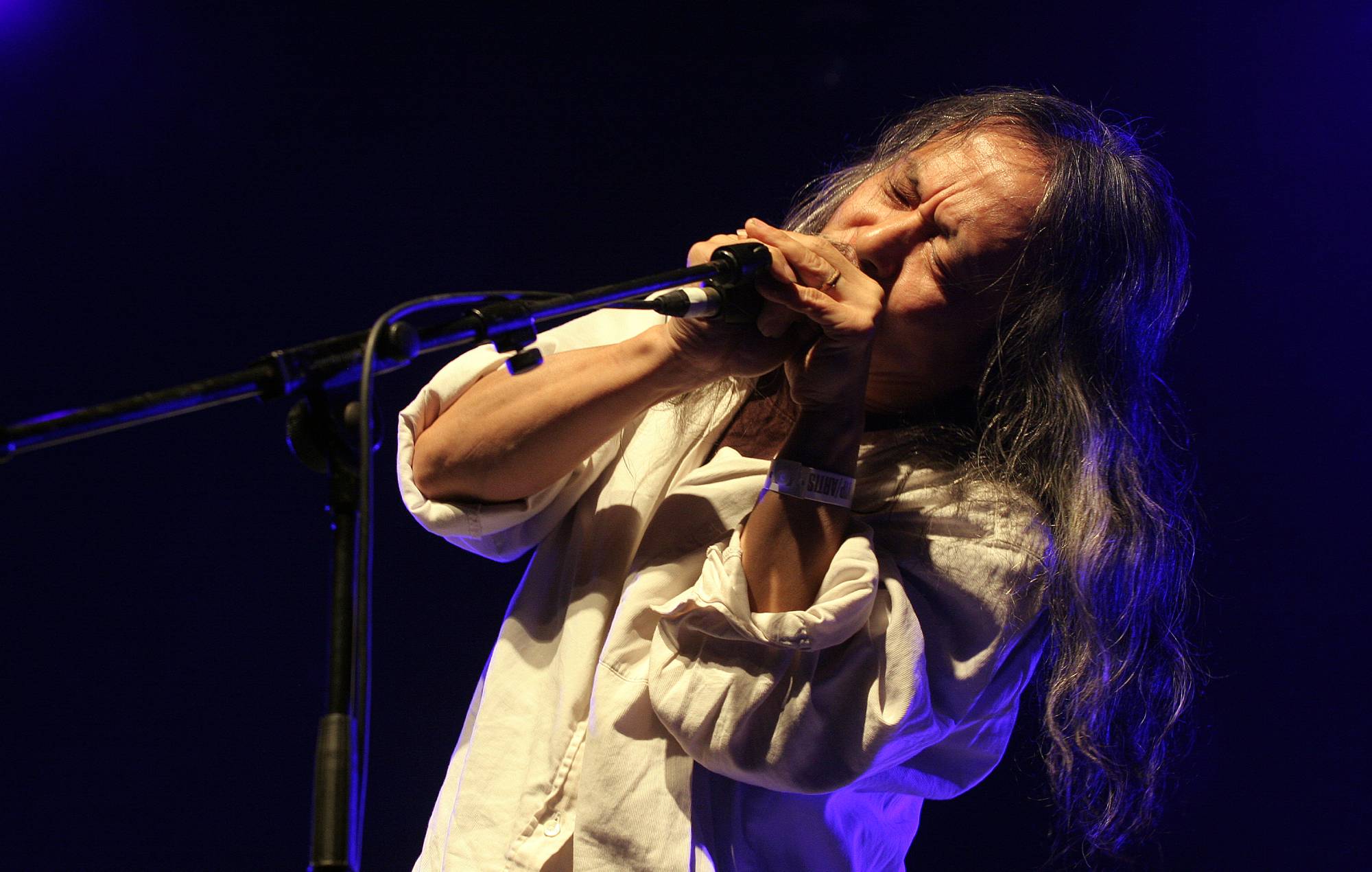 Damo Suzuki se produit à All Tomorrow's Parties, Nightmare Before Xmas (ATP) le 9 décembre 2007 à Minehead, en Angleterre. (Photo de Stefan Jérémie/WireImage)