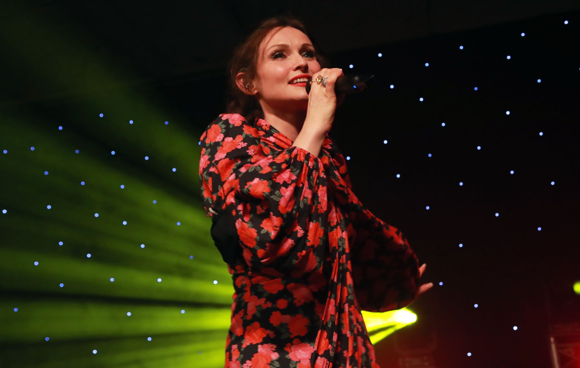 Regardez Sophie Ellis-Bextor faire ses débuts à la télévision américaine dans « Fallon » avec « Murder On The Dancefloor »