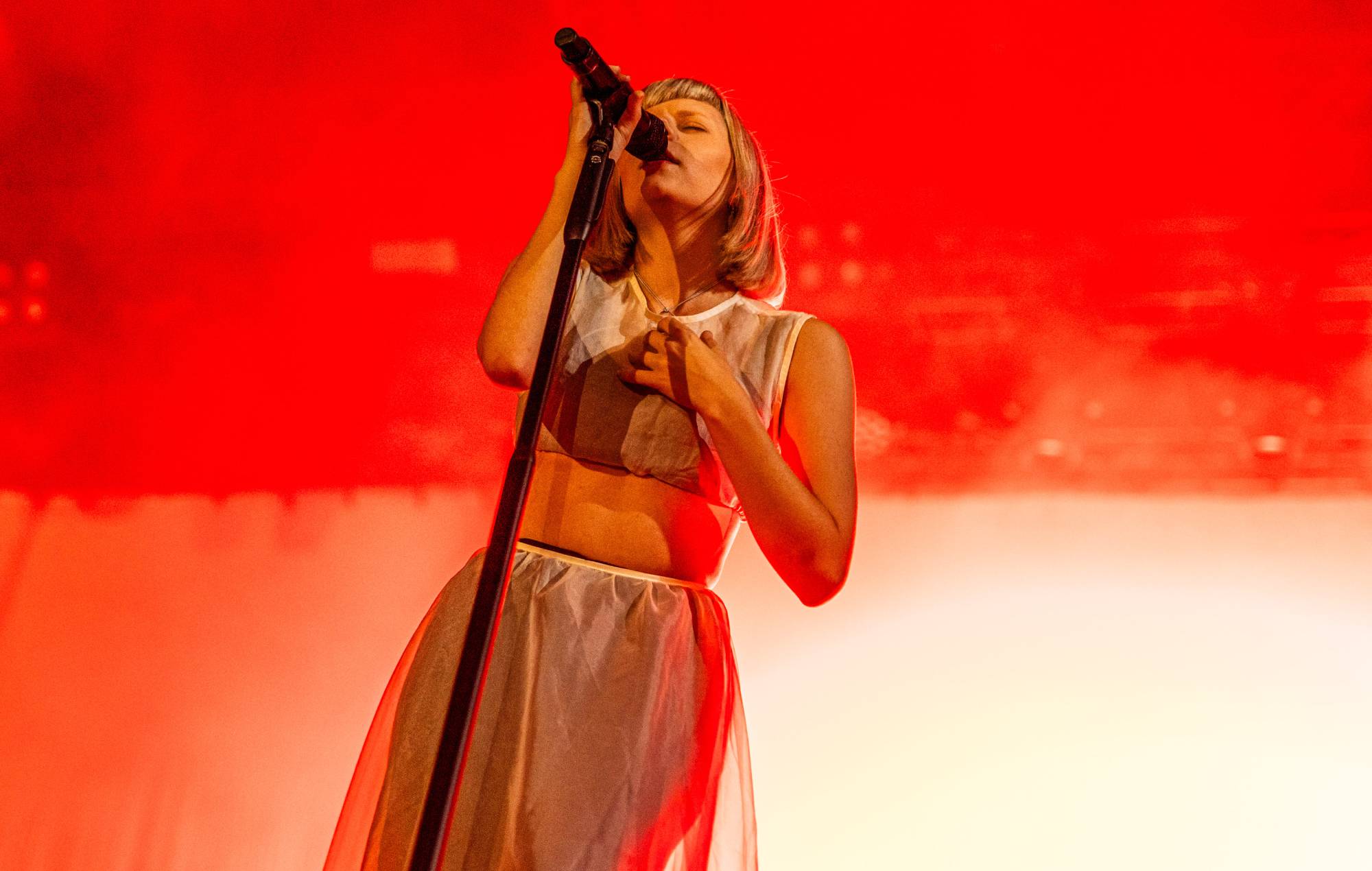 AURORA annoncée comme nouvel animateur du podcast « Tearjerker » sur BBC Sounds