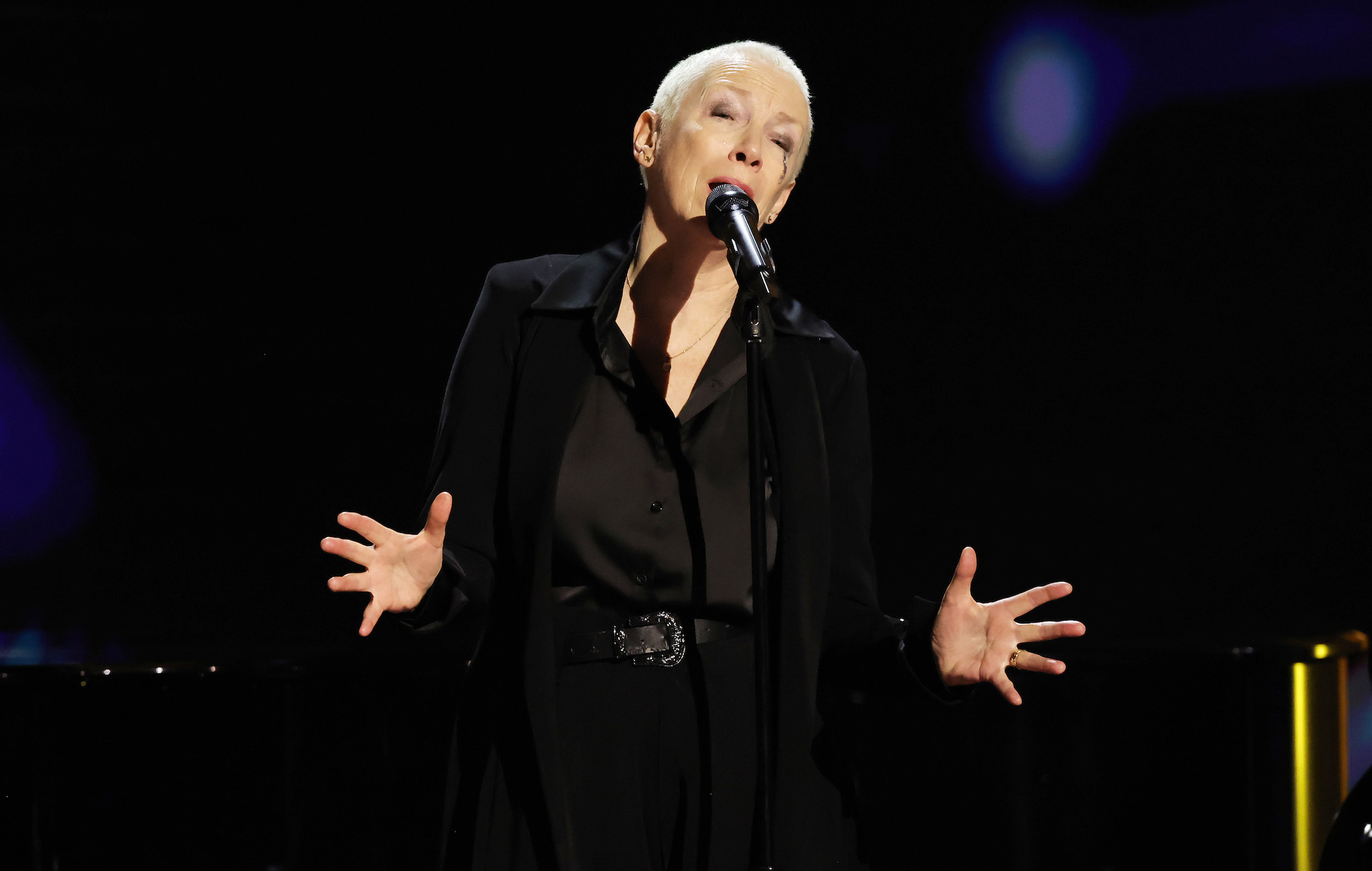 Annie Lennox appelle au cessez-le-feu en Palestine alors qu'elle rejoint Stevie Wonder et Jon Batiste pour les Grammys In Memoriam 2024