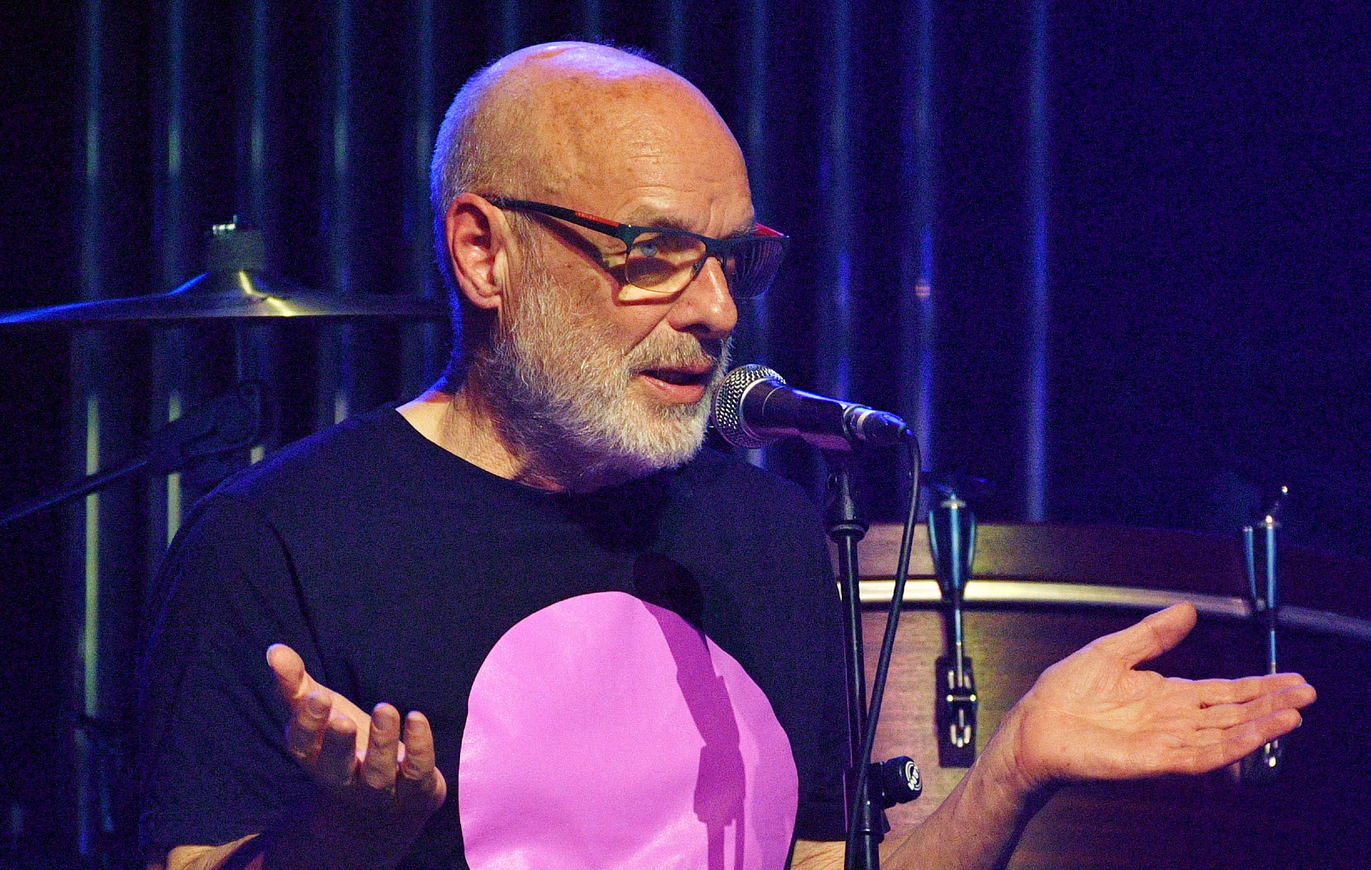 Brian Eno annonce l'OST du documentaire 'Eno' et partage un nouveau morceau