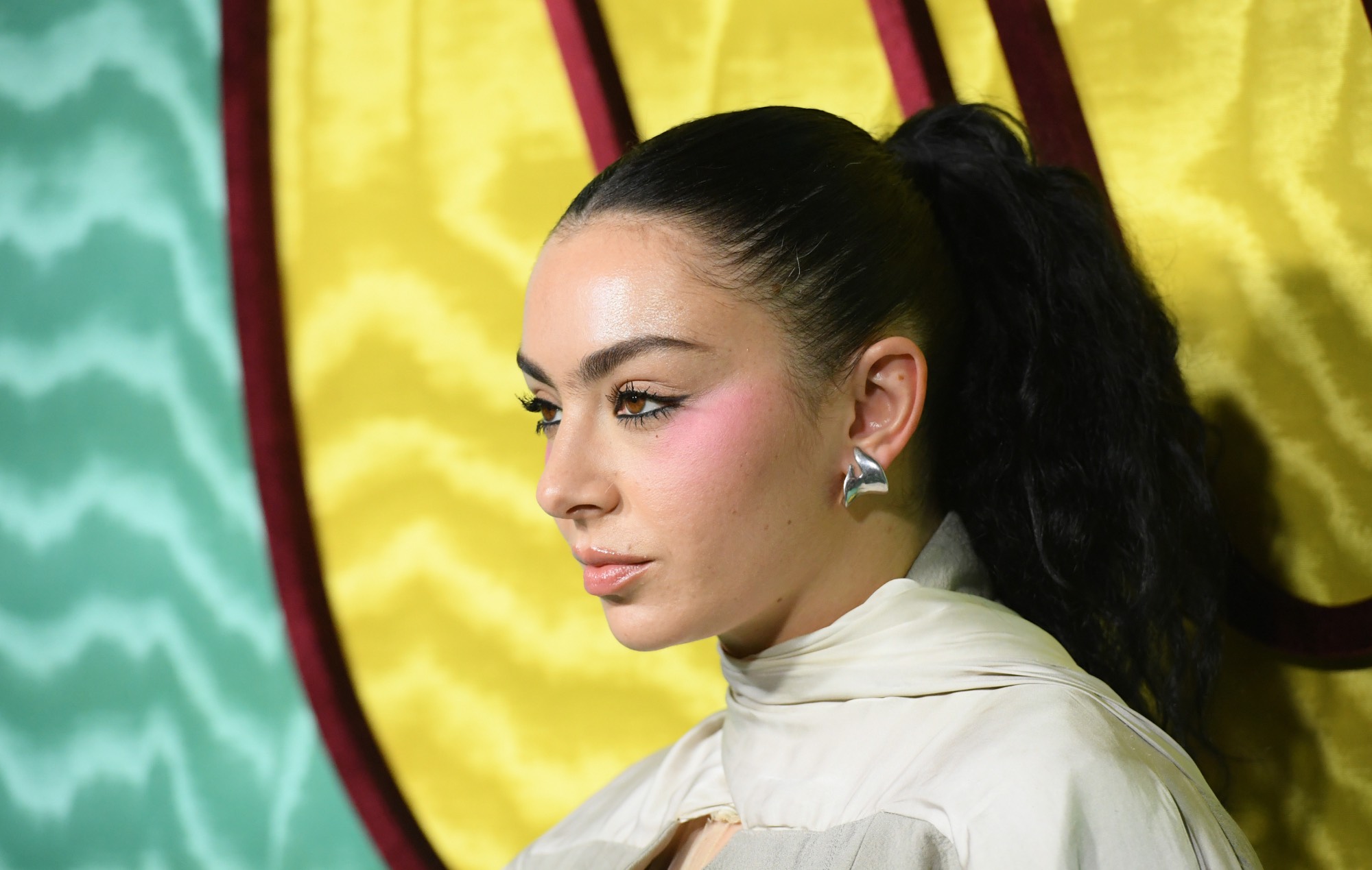 Charli XCX laisse entendre que le nouvel album est un disque de danse après l'apparition de Boiler Room