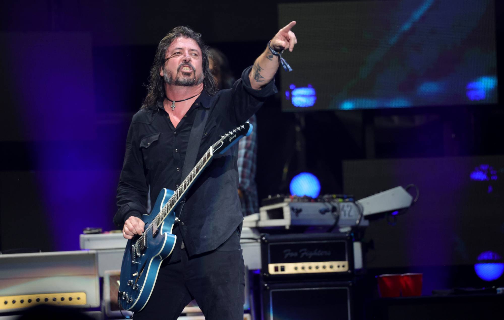 Dave Grohl passe le barbecue du Super Bowl dans un refuge pour sans-abri