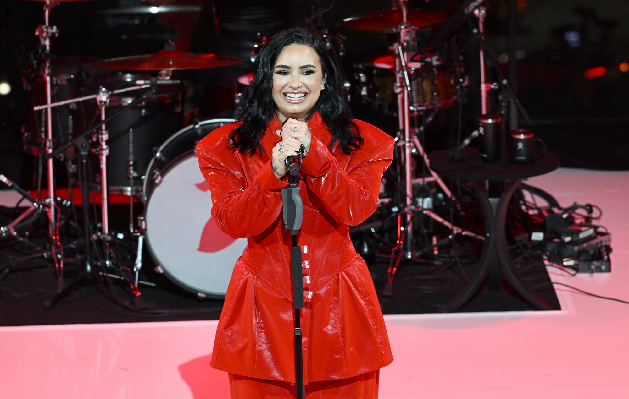 Demi Lovato défend l'interprétation de "Heart Attack" pour les survivants d'une crise cardiaque