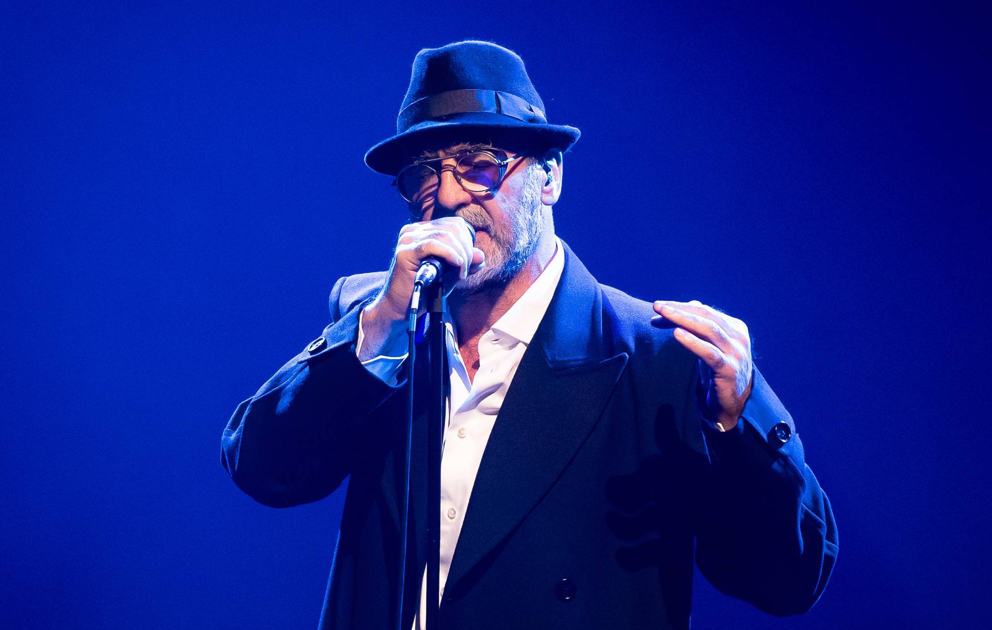 Éric Cantona annonce son premier album live 'Cantona sings Eric – First Tour Ever'