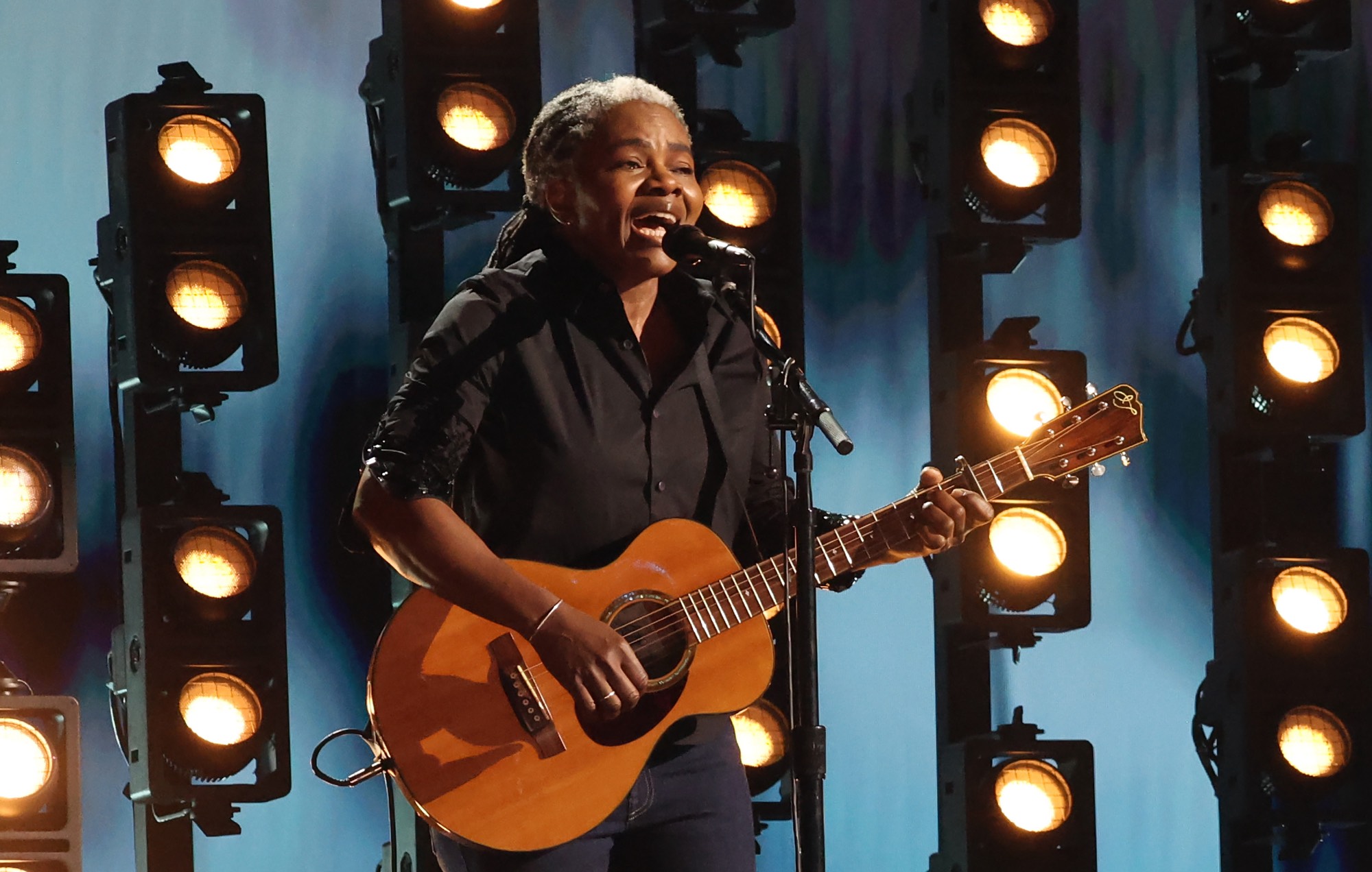 Les fans partagent la performance originale de Tracy Chapman aux Grammys de "Fast Car" de 1989