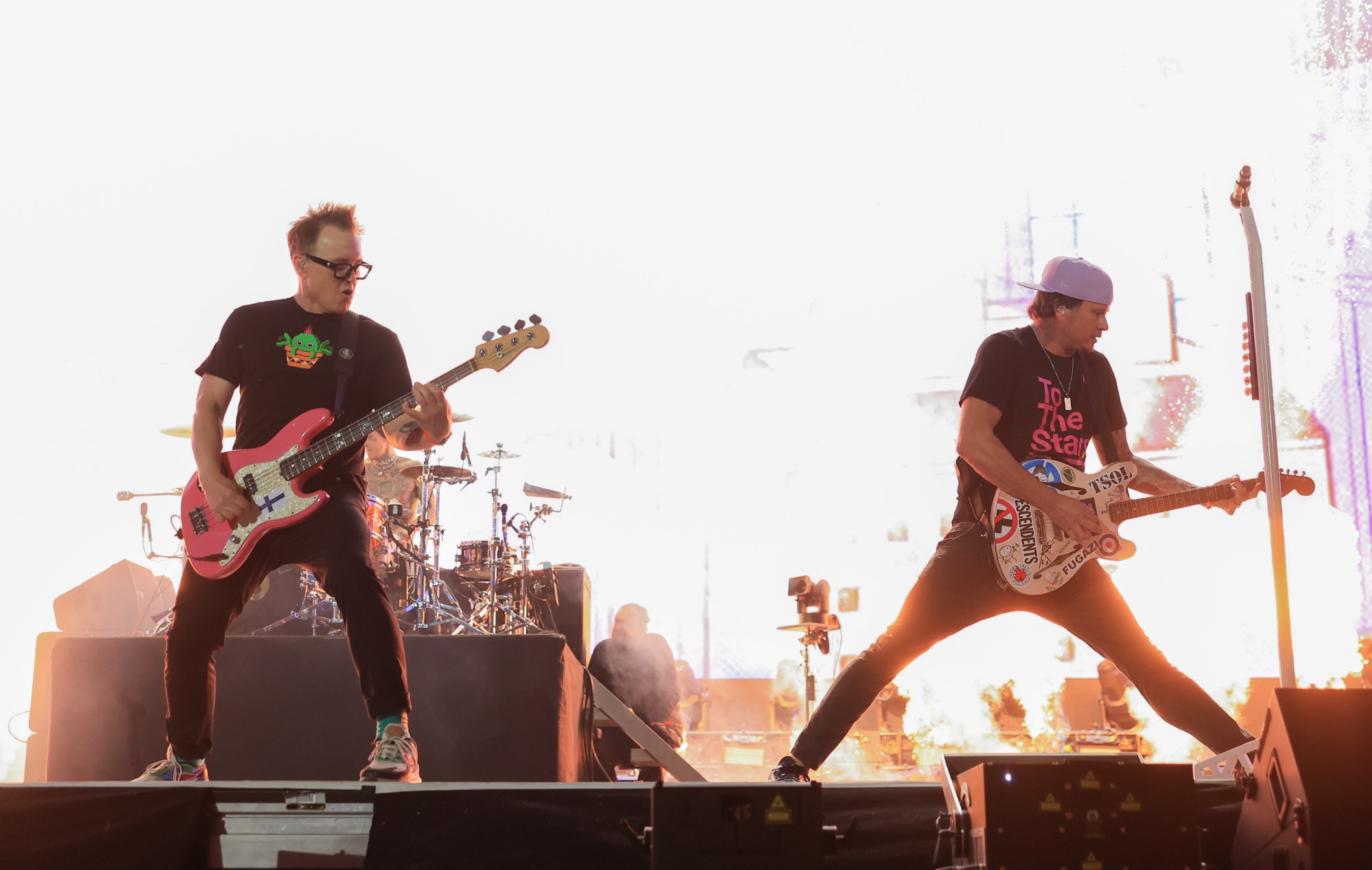 Regardez Blink-182 faire ses débuts live aux chansons de « One More Time » alors qu'ils lancent leur première tournée australienne en 10 ans