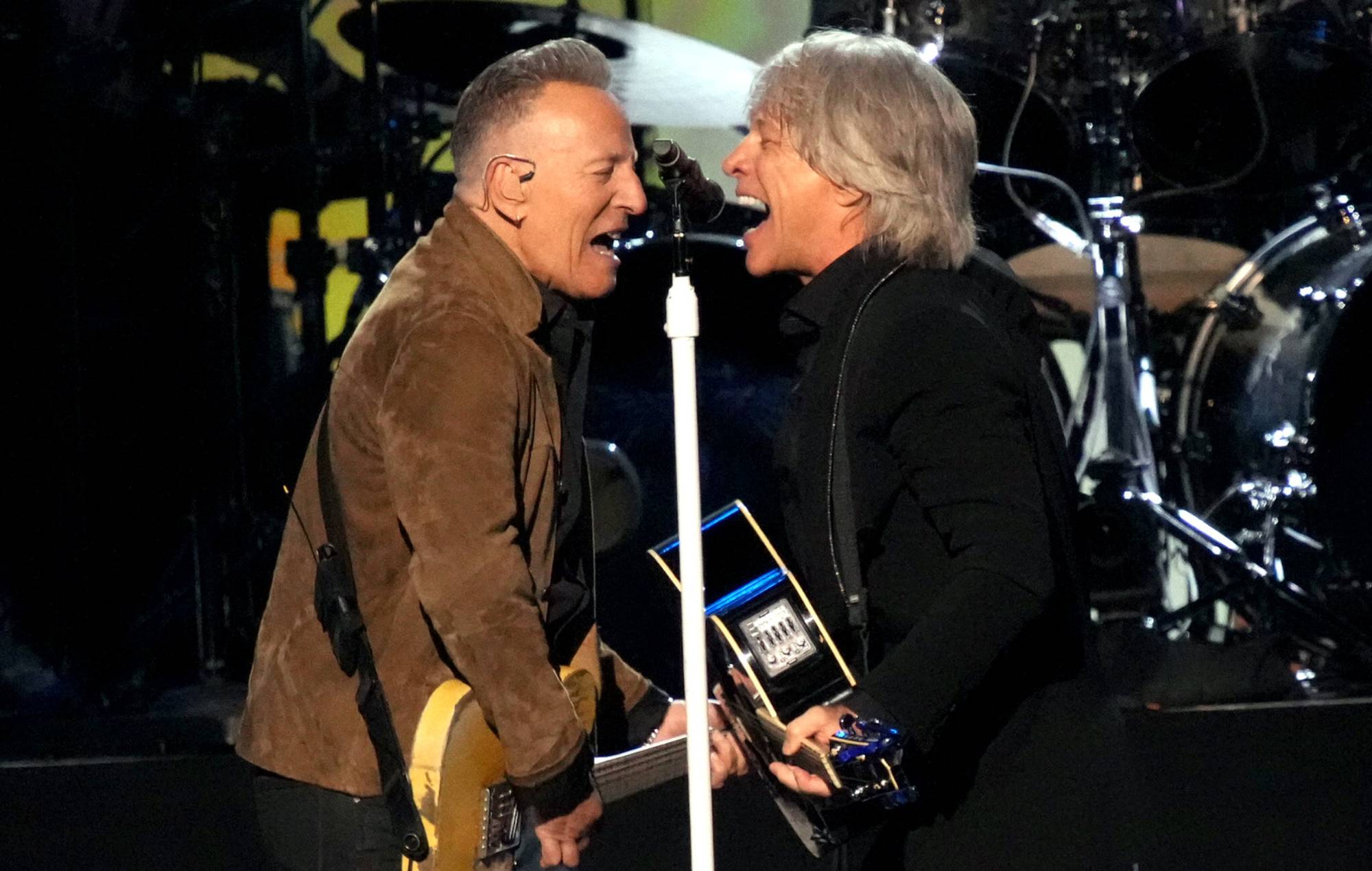 Regardez Bruce Springsteen rejoindre Jon Bon Jovi sur scène à Los Angeles