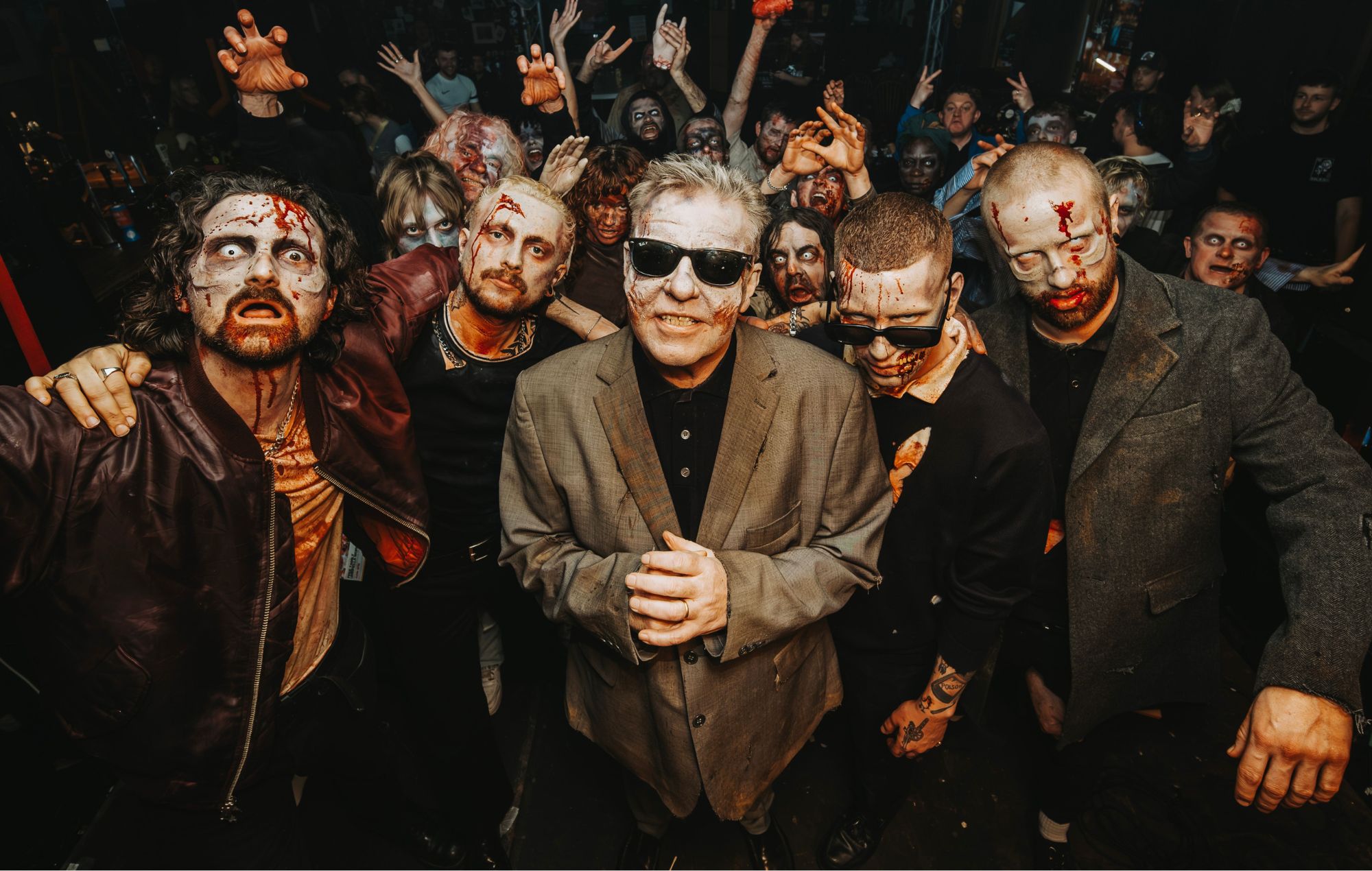 Kid Kapichi et Madness' Suggs parlent du single "Zombie Nation" inspiré de Terry Hall