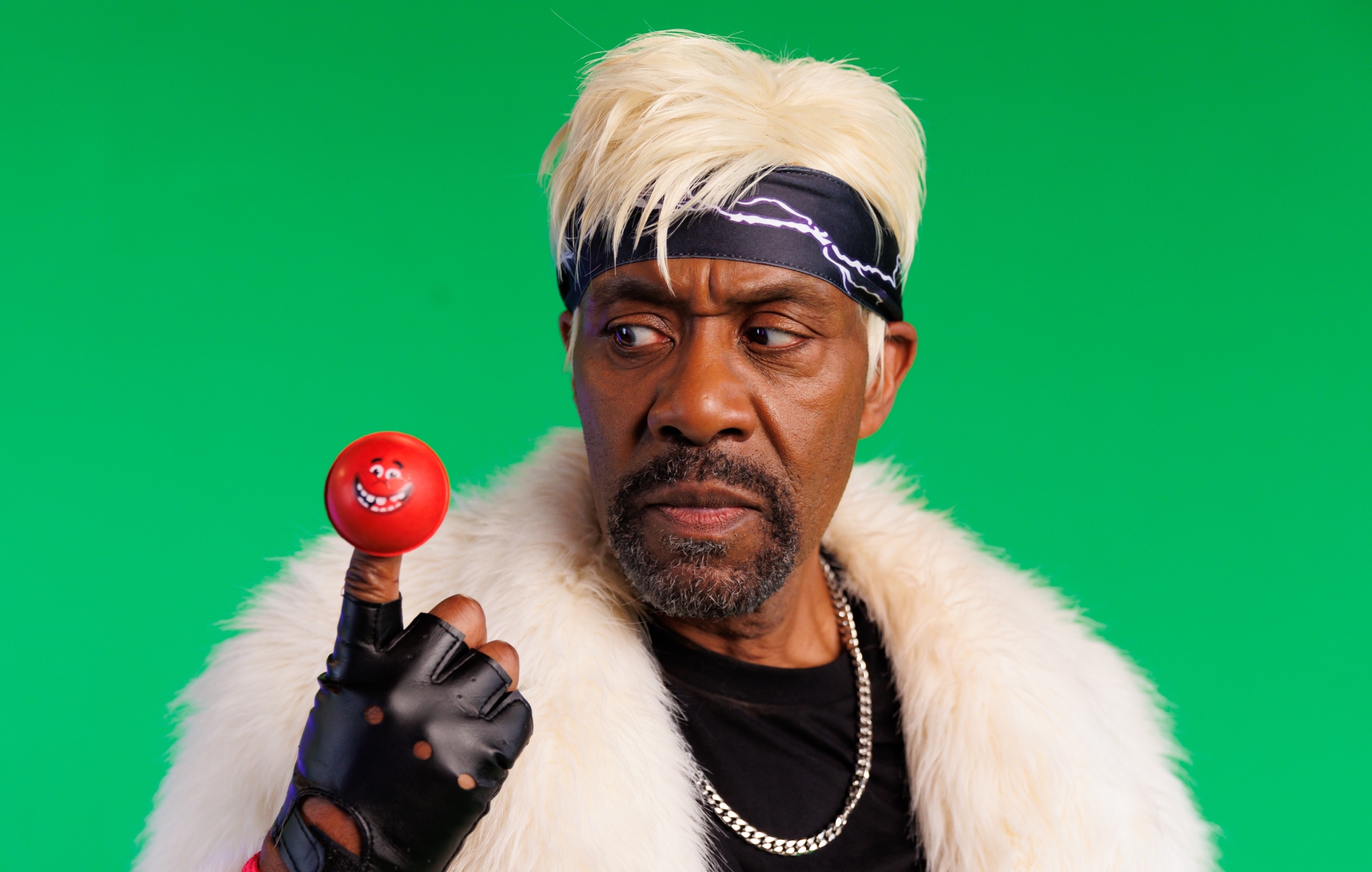 Regardez Sir Lenny Henry interpréter "I'm Just Ken" pour le dernier Comic Relief