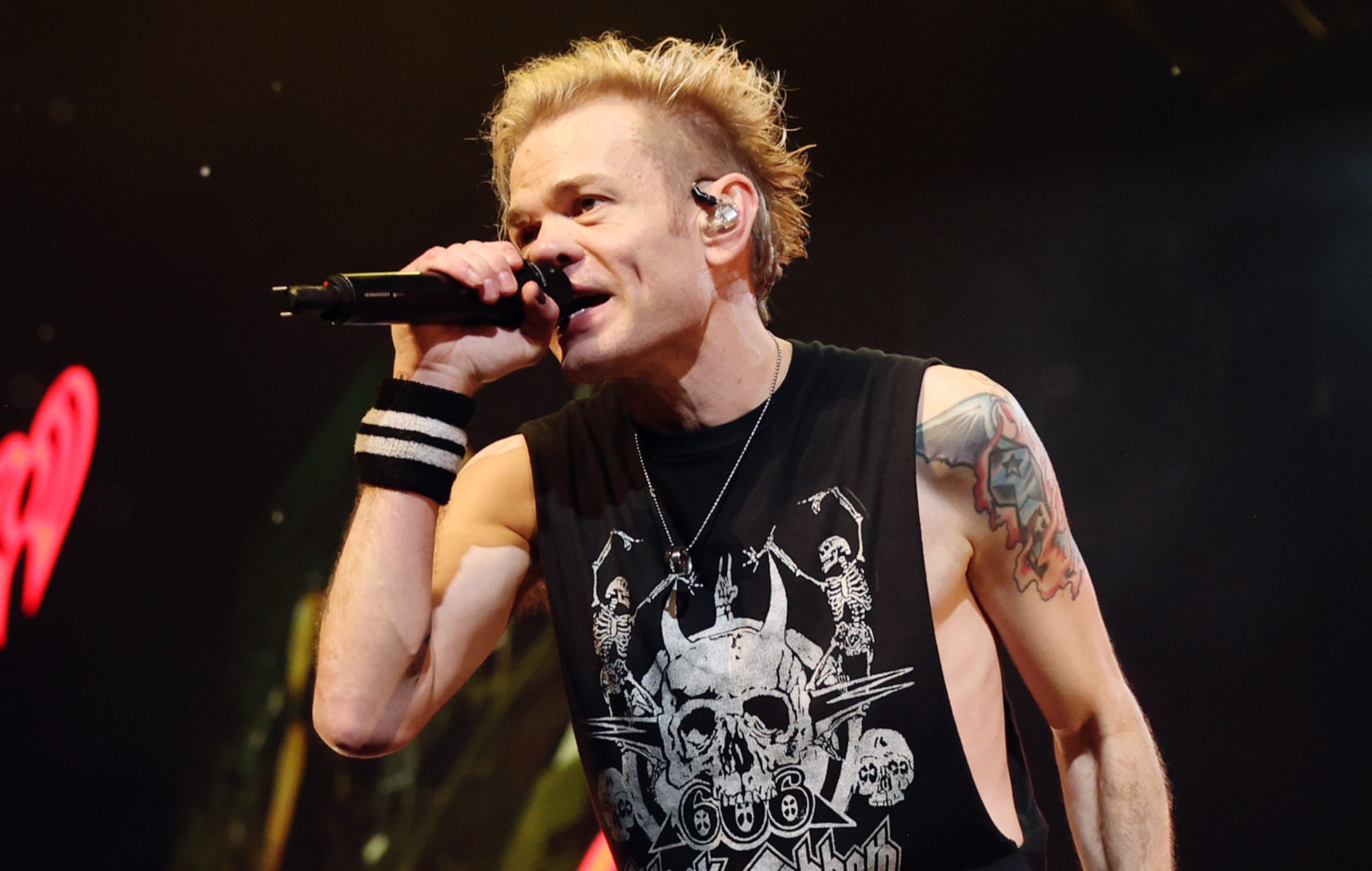 Deryck Whibley de Sum 41 annonce ses mémoires