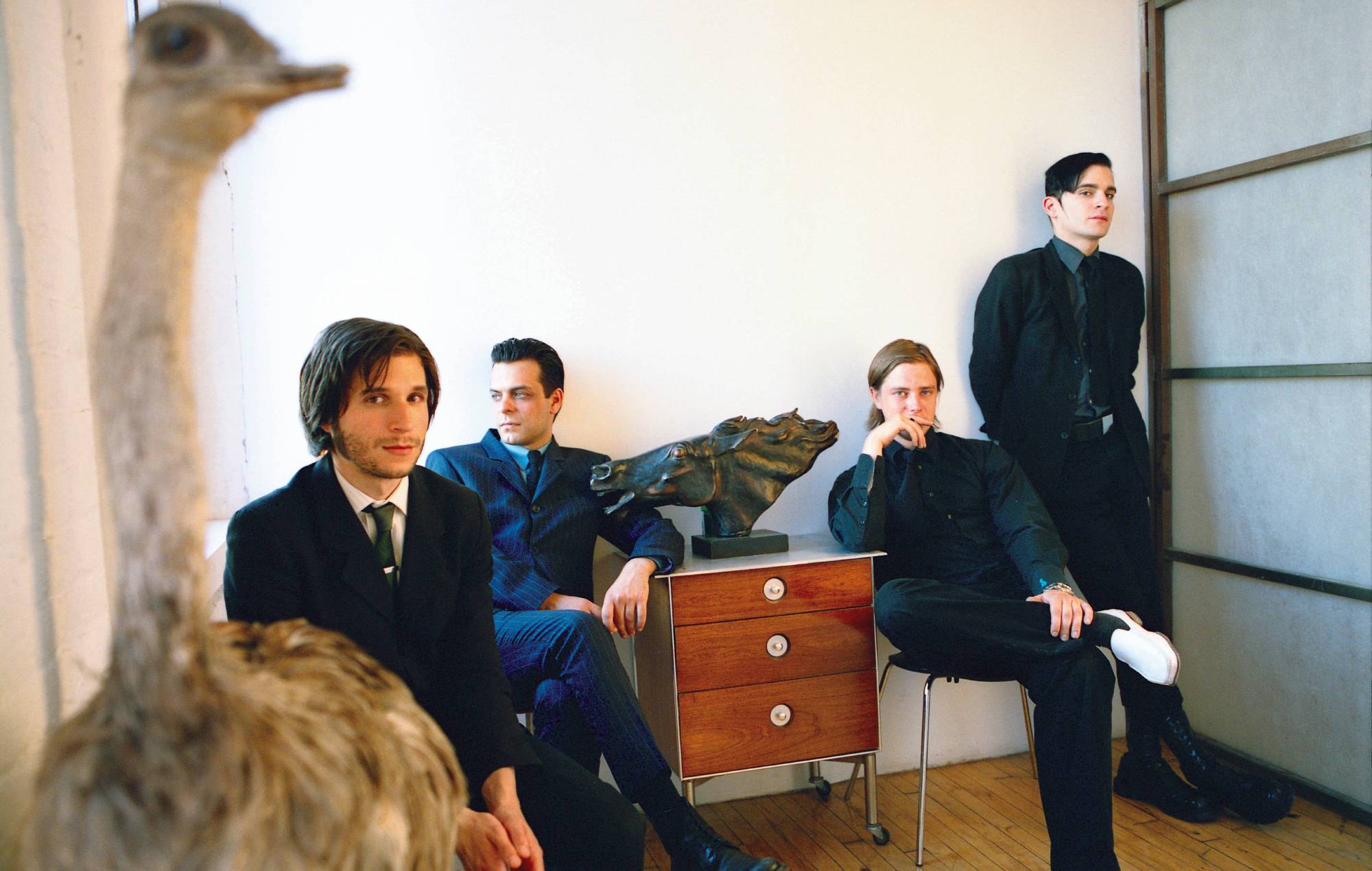 Interpol revient sur les 20 ans de "Antics" et la tournée avec The Cure