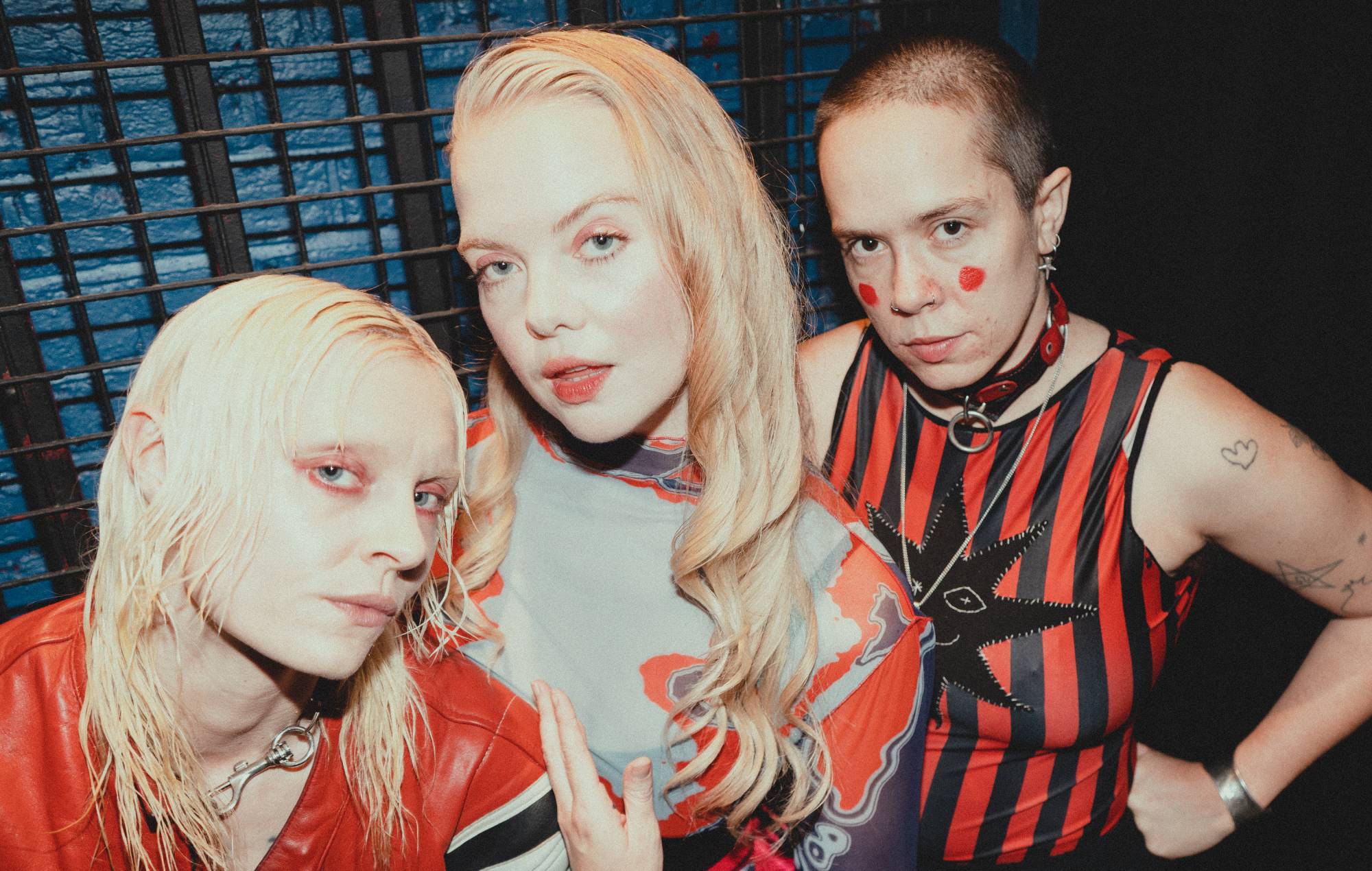 Dream Wife partage une reprise punk de "All The Things She Said" de tATu pour la Journée internationale de la femme