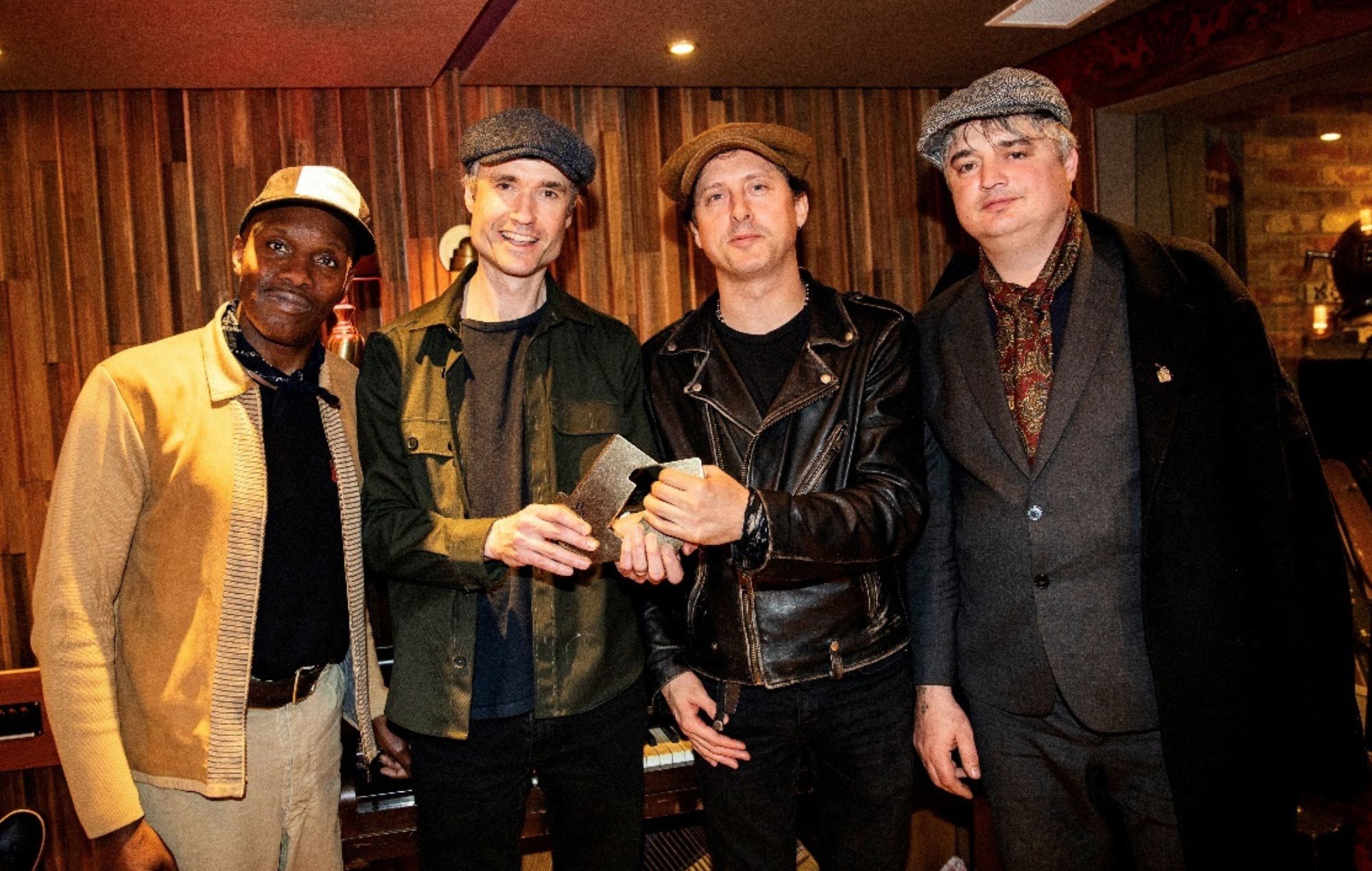 Les Libertines atteignent la première place des charts pour la première fois en 20 ans