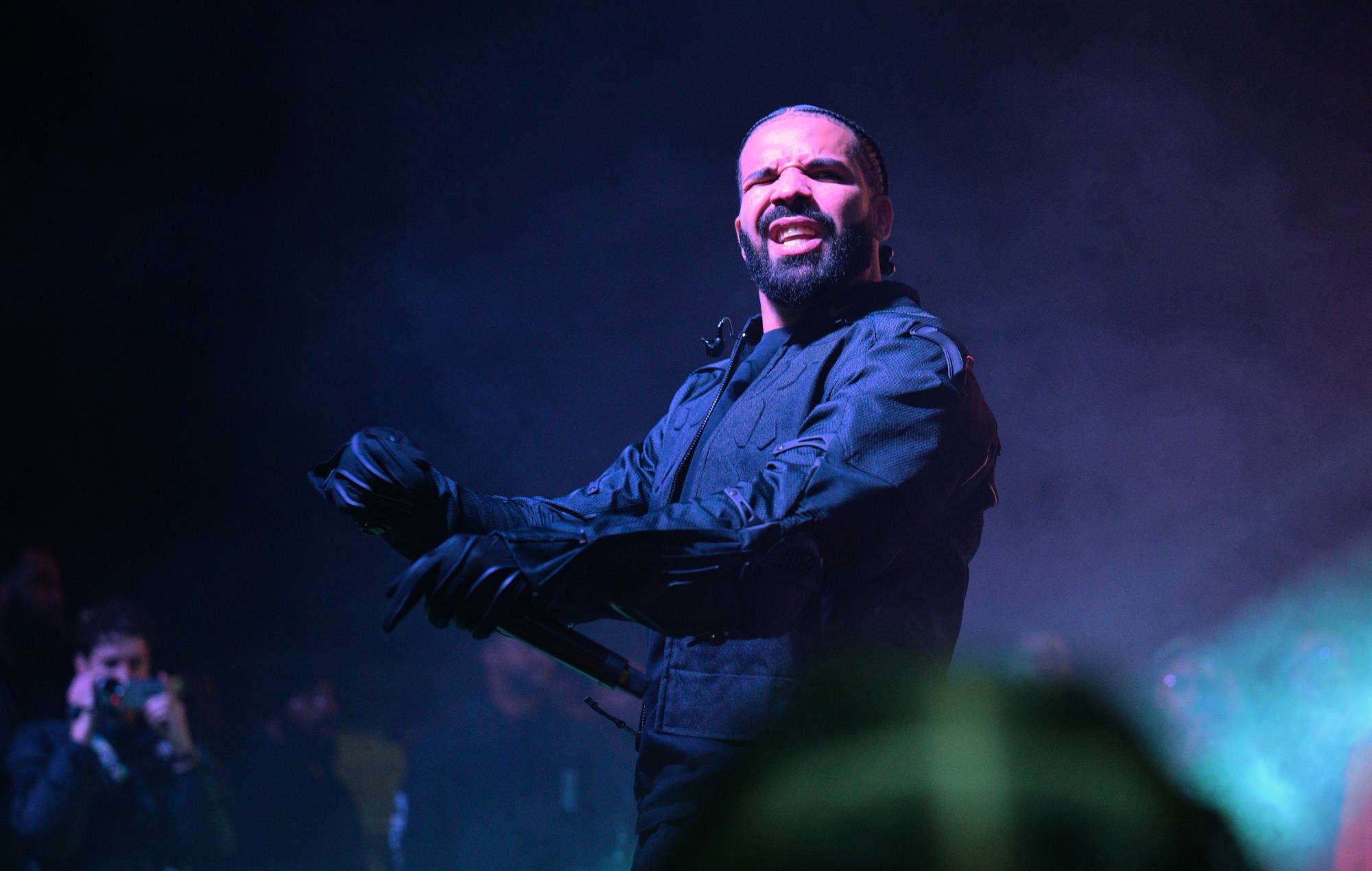 Uma Thurman offre à Drake son costume jaune emblématique « Kill Bill » pour les querelles de rap en cours