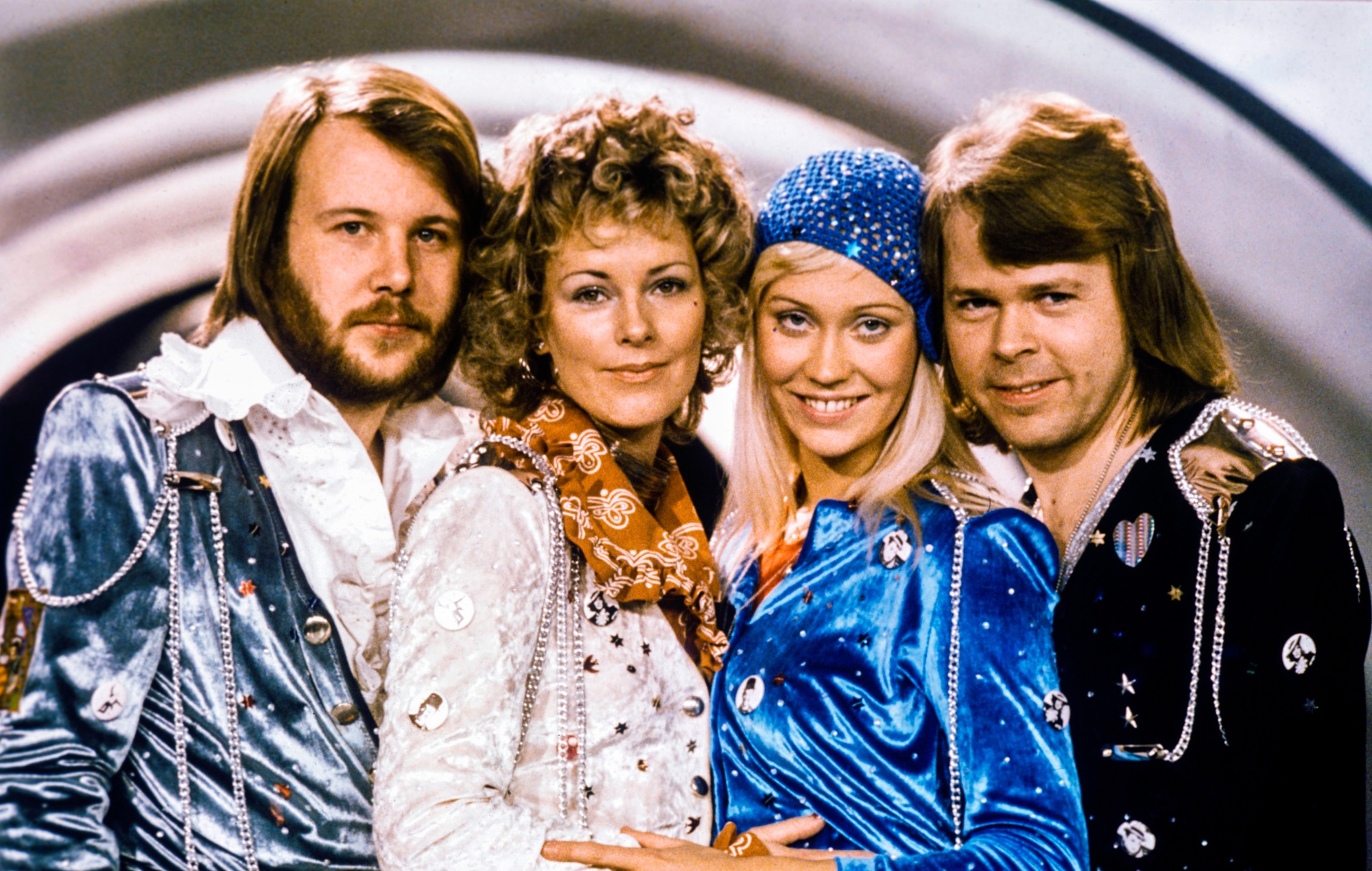 ABBA célèbre le 50e anniversaire de sa victoire à l'Eurovision avec "Waterloo"