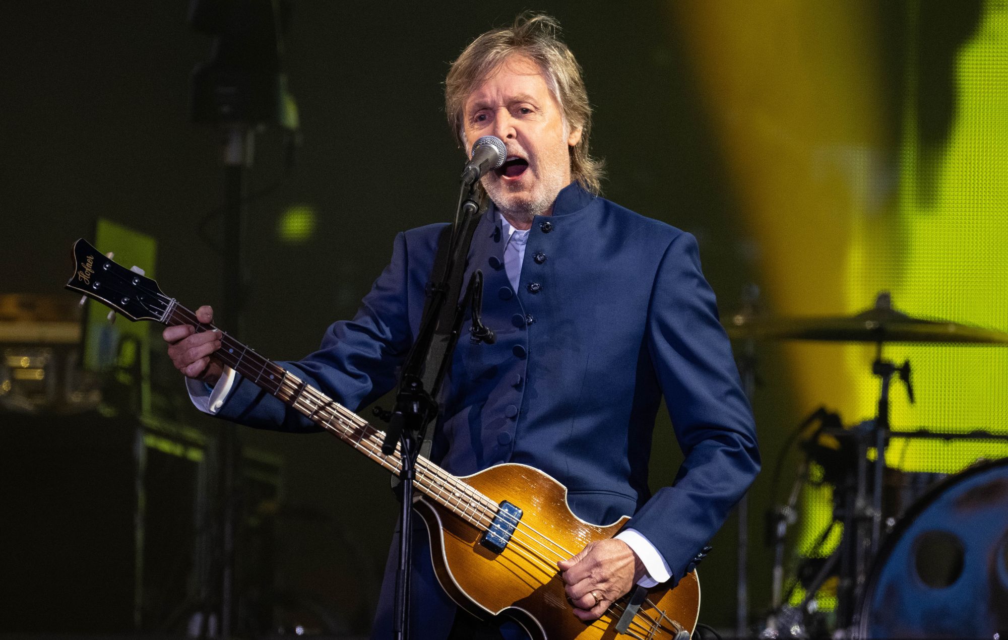 Paul McCartney et les Eagles jouent "Let It Be" des Beatles lors du spectacle hommage à Jimmy Buffett