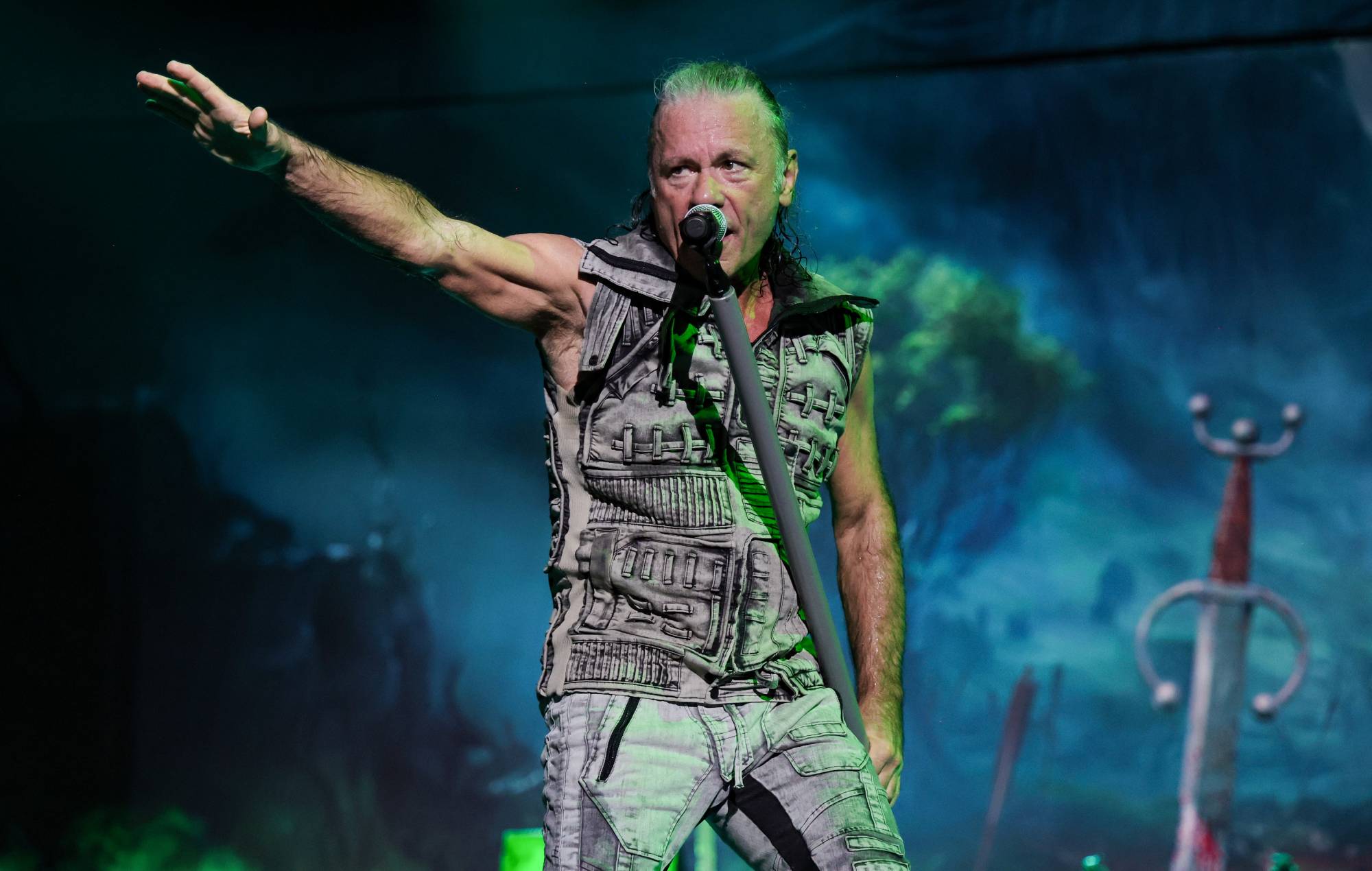 Regardez Bruce Dickinson d'Iron Maiden jouer ses premiers concerts en solo en 22 ans